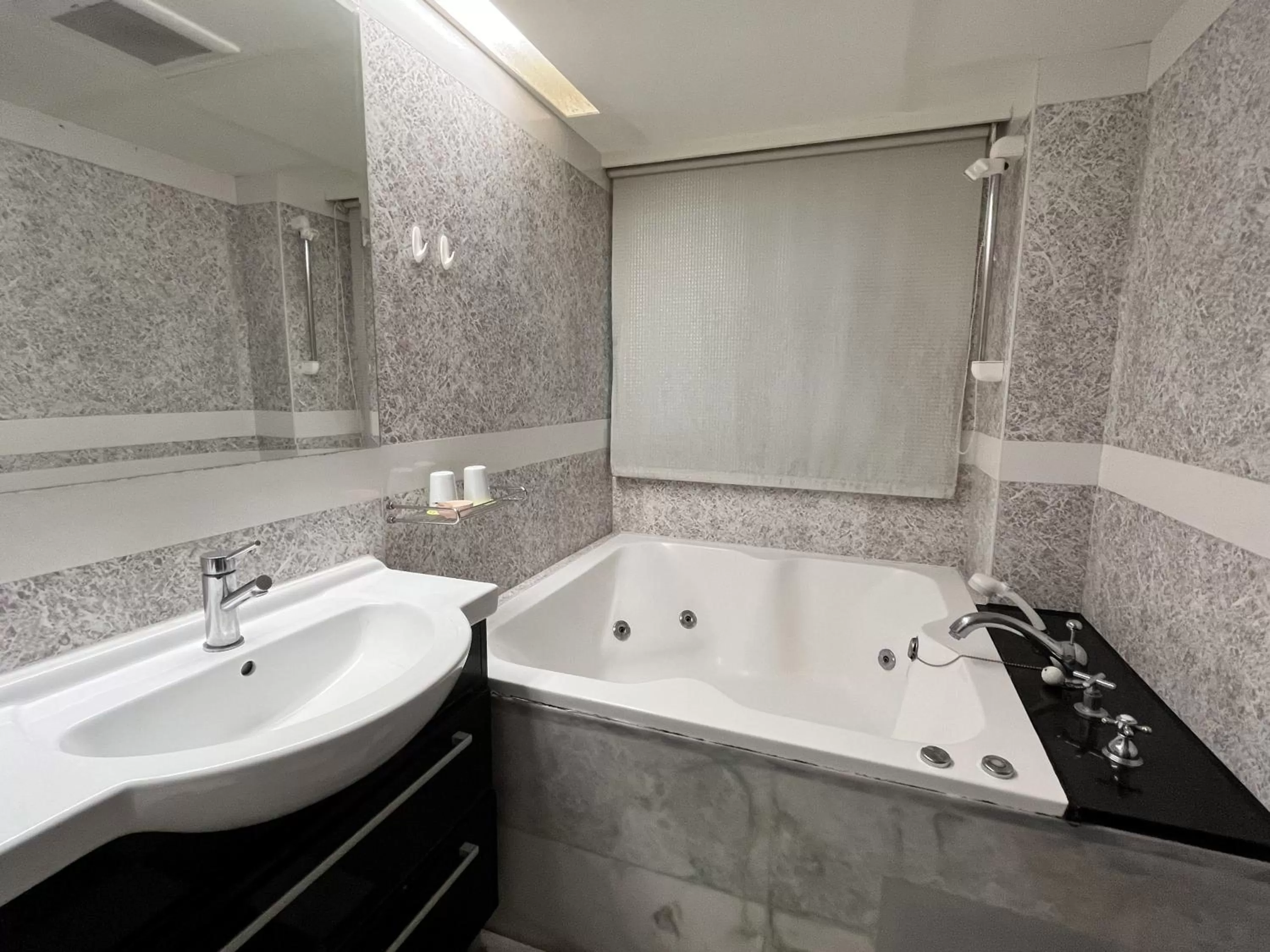 Bath in Guide Hotel Taipei Xinyi