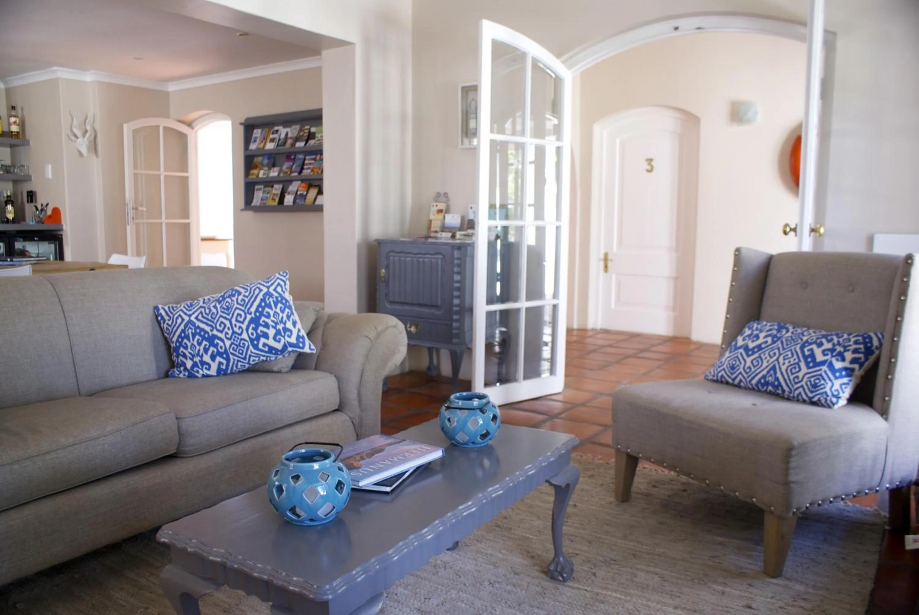 Seating area in Whale Rock Luxury Lodge