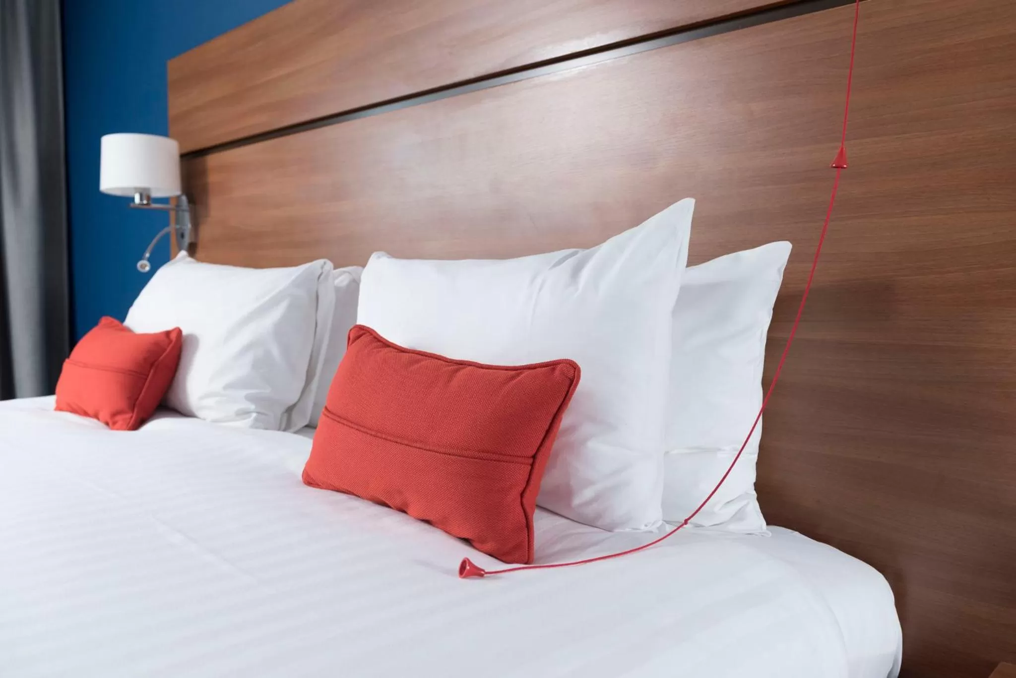 Bed in Holiday Inn Express Birmingham Star City by IHG