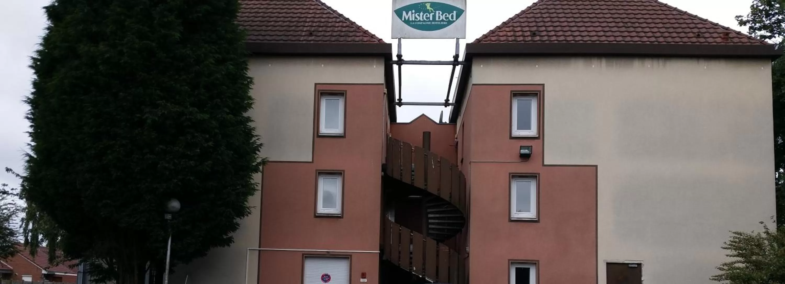 Property building in Mister Bed Lomme