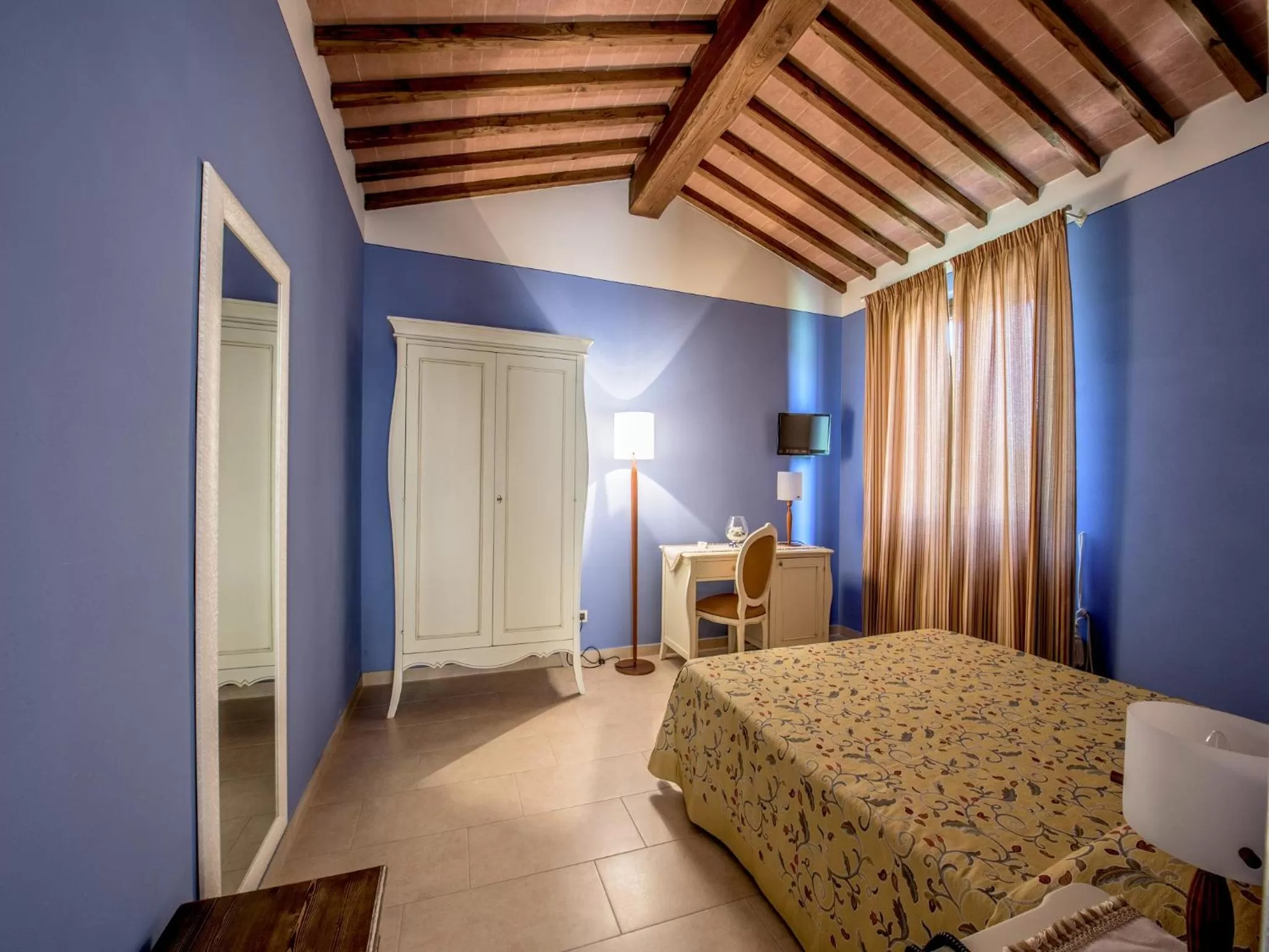 Bedroom, Bed in Albergo La Foresteria