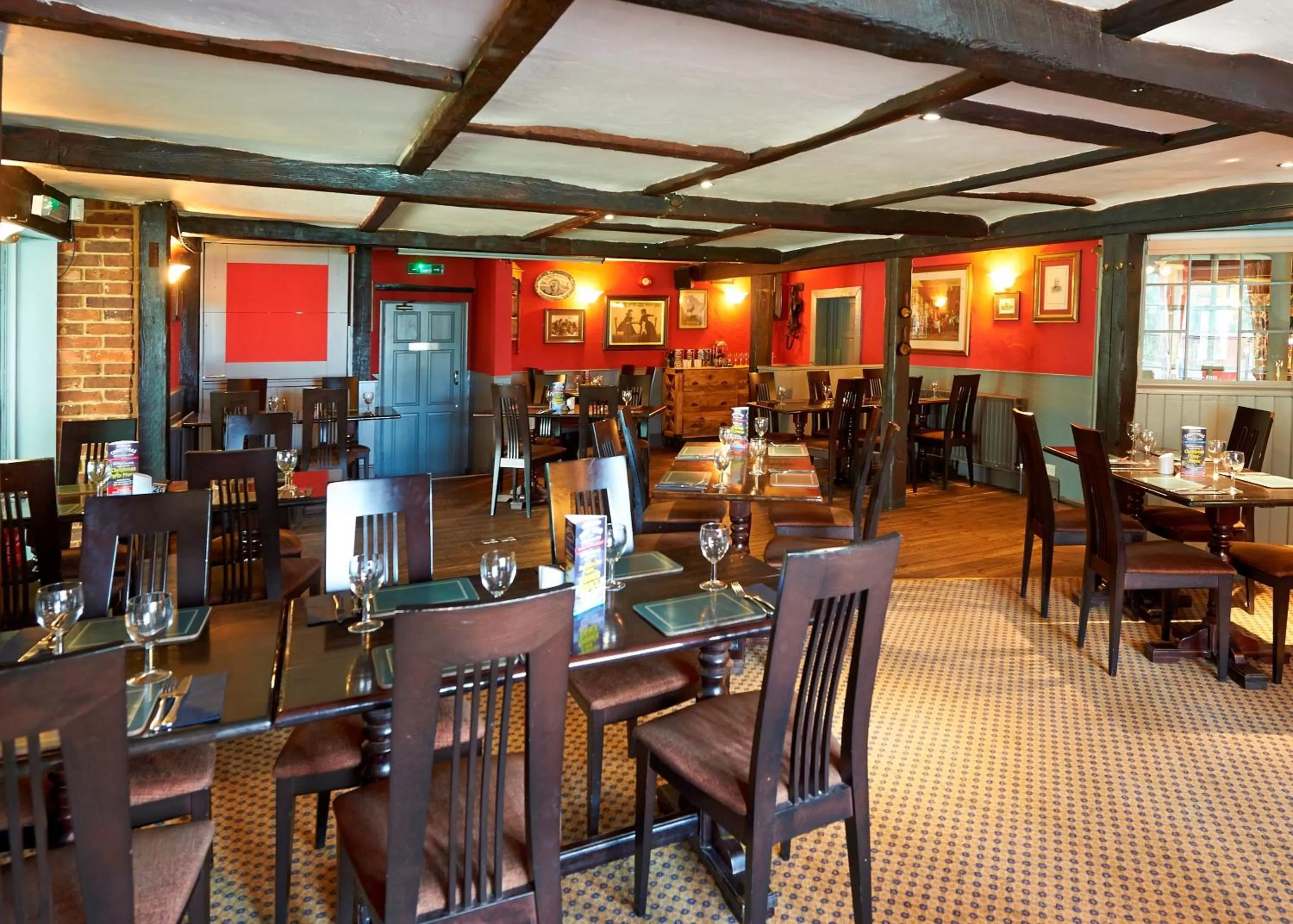 Restaurant/places to eat in Camden Arms Hotel