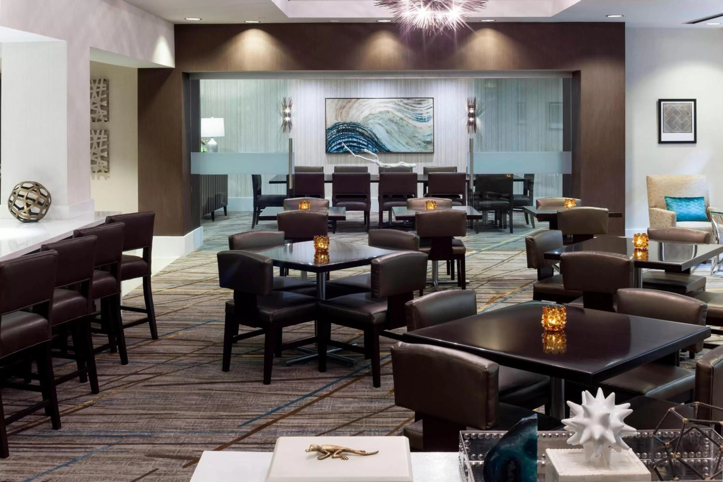 Lounge or bar in Fairfax Marriott at Fair Oaks
