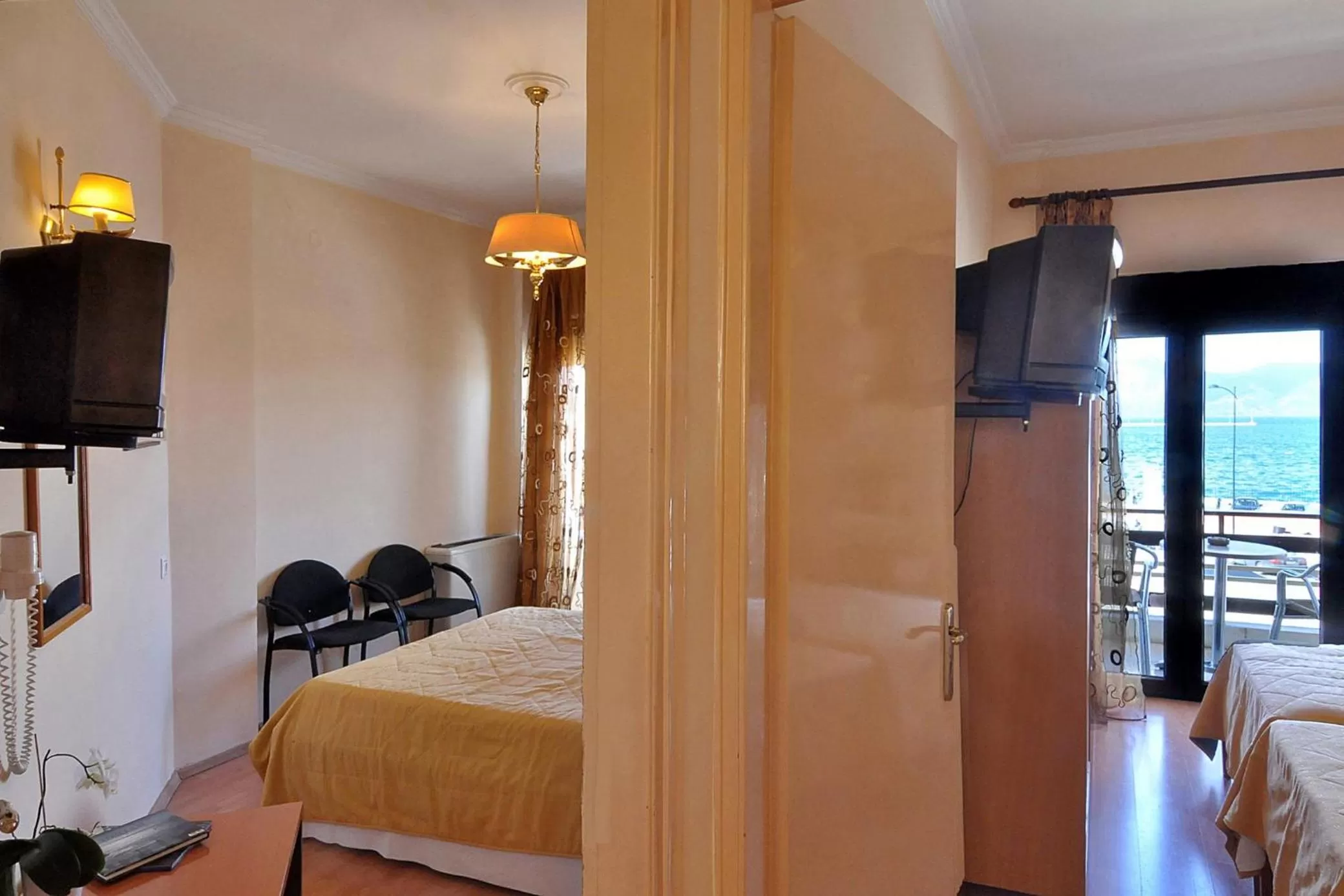 Bedroom, Bed in Hotel Atlantis