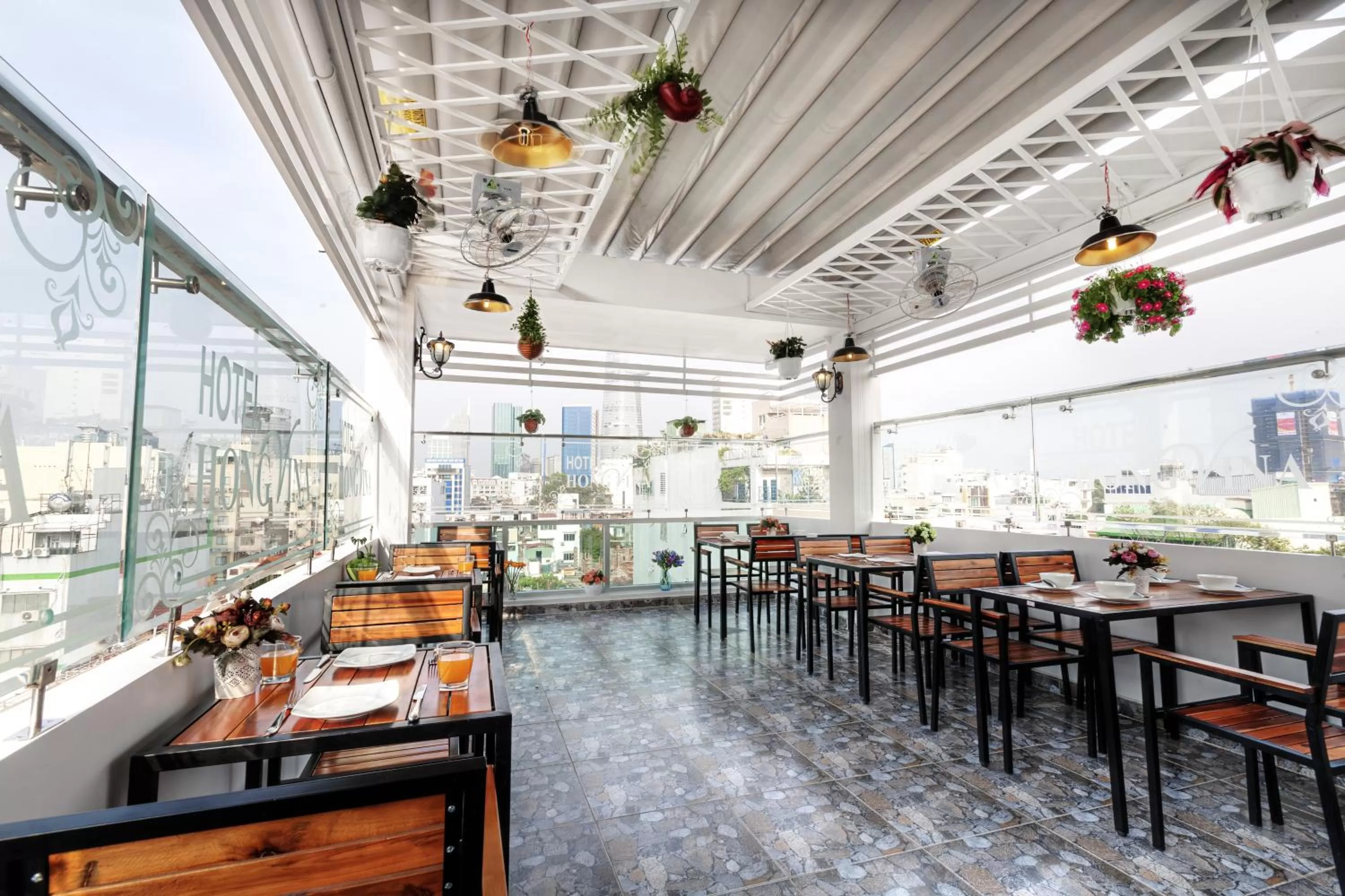 Restaurant/places to eat in Vân Anh Luxury