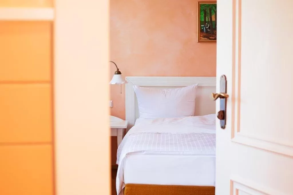 Photo of the whole room, Bed in Trip Inn Hotel Der Adelshof