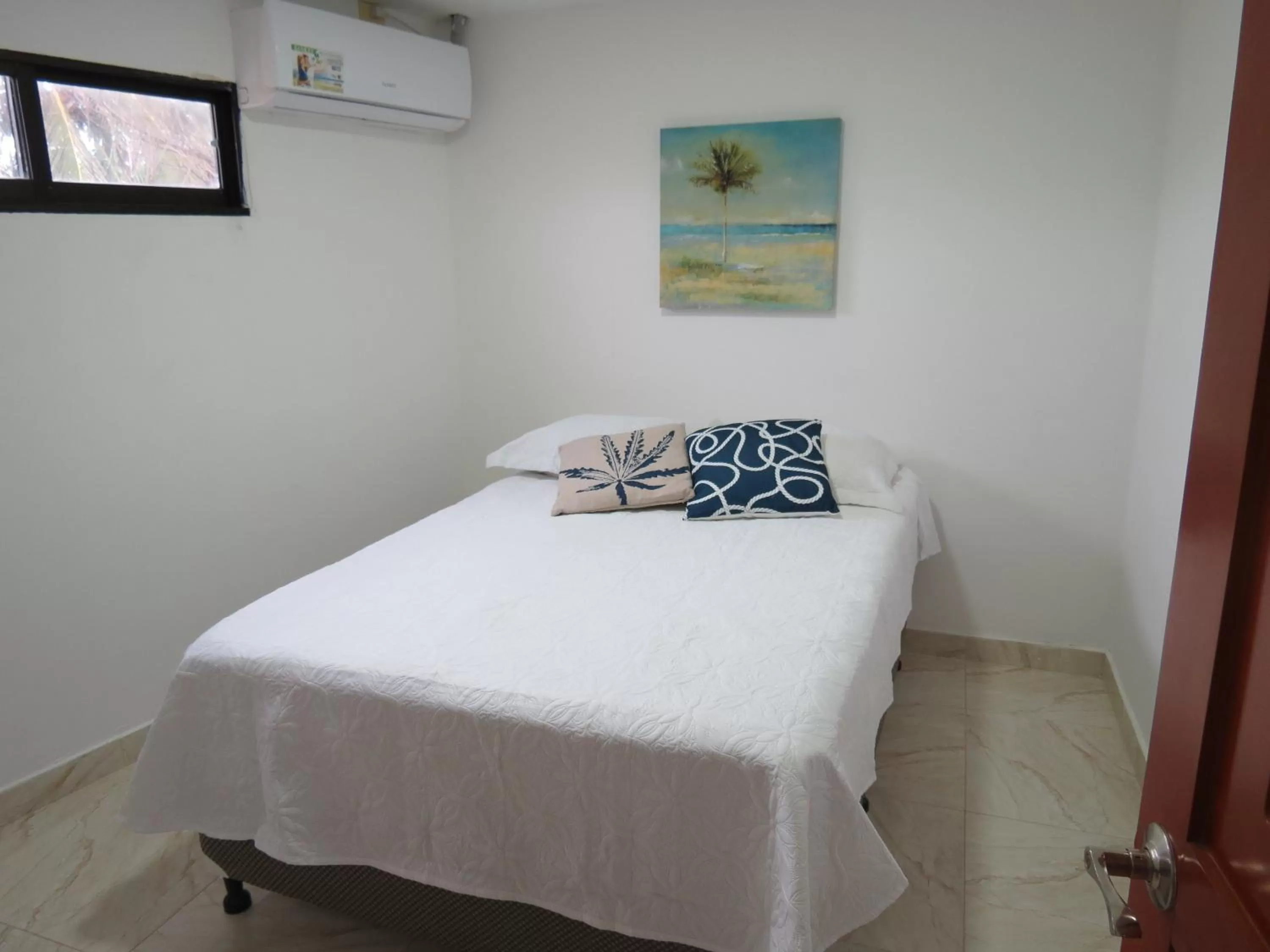 Photo of the whole room, Bed in ZOJO MARiNA BAY