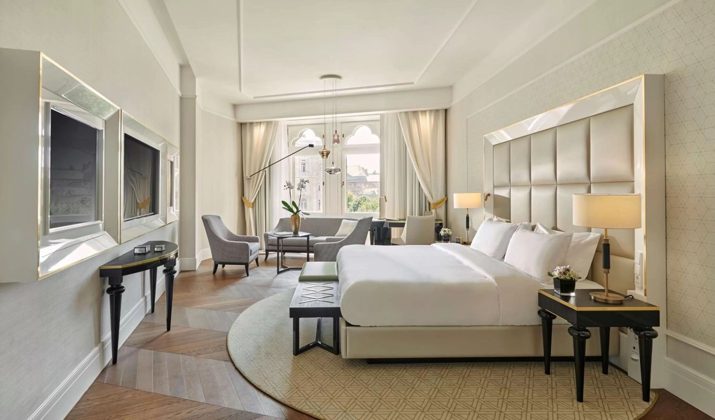 Photo of the whole room, Bed in Párisi Udvar Hotel Budapest, part of Hyatt
