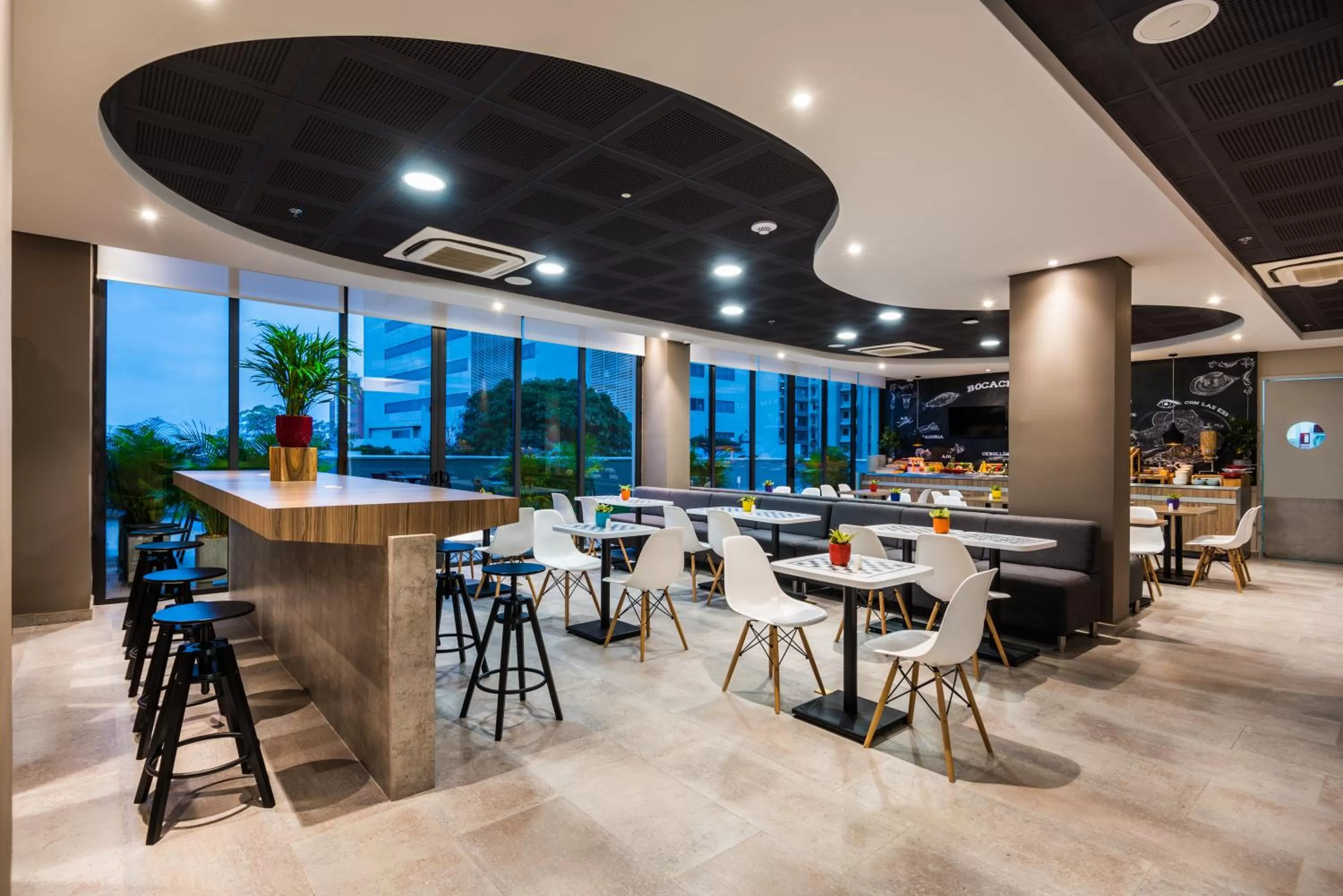 Restaurant/places to eat in ibis Barranquilla