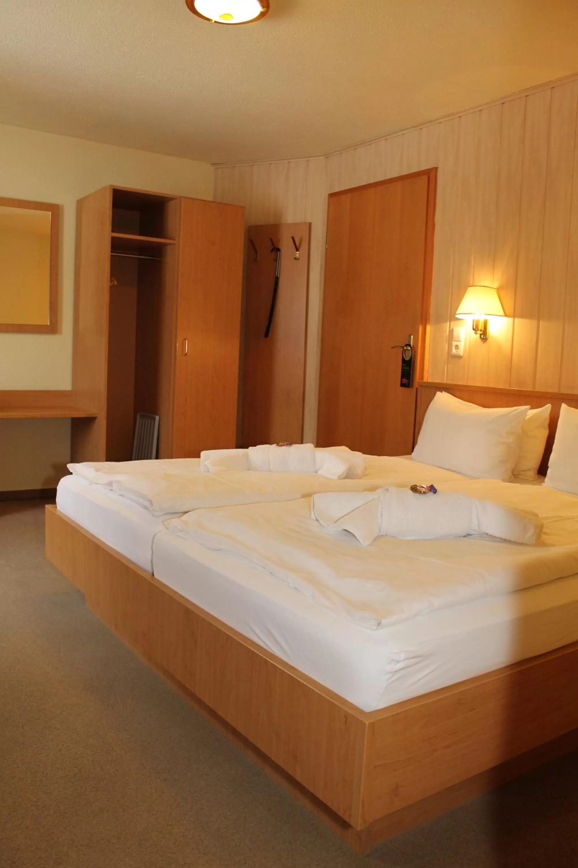 Photo of the whole room, Bed in Hotel am Berg Oybin garni