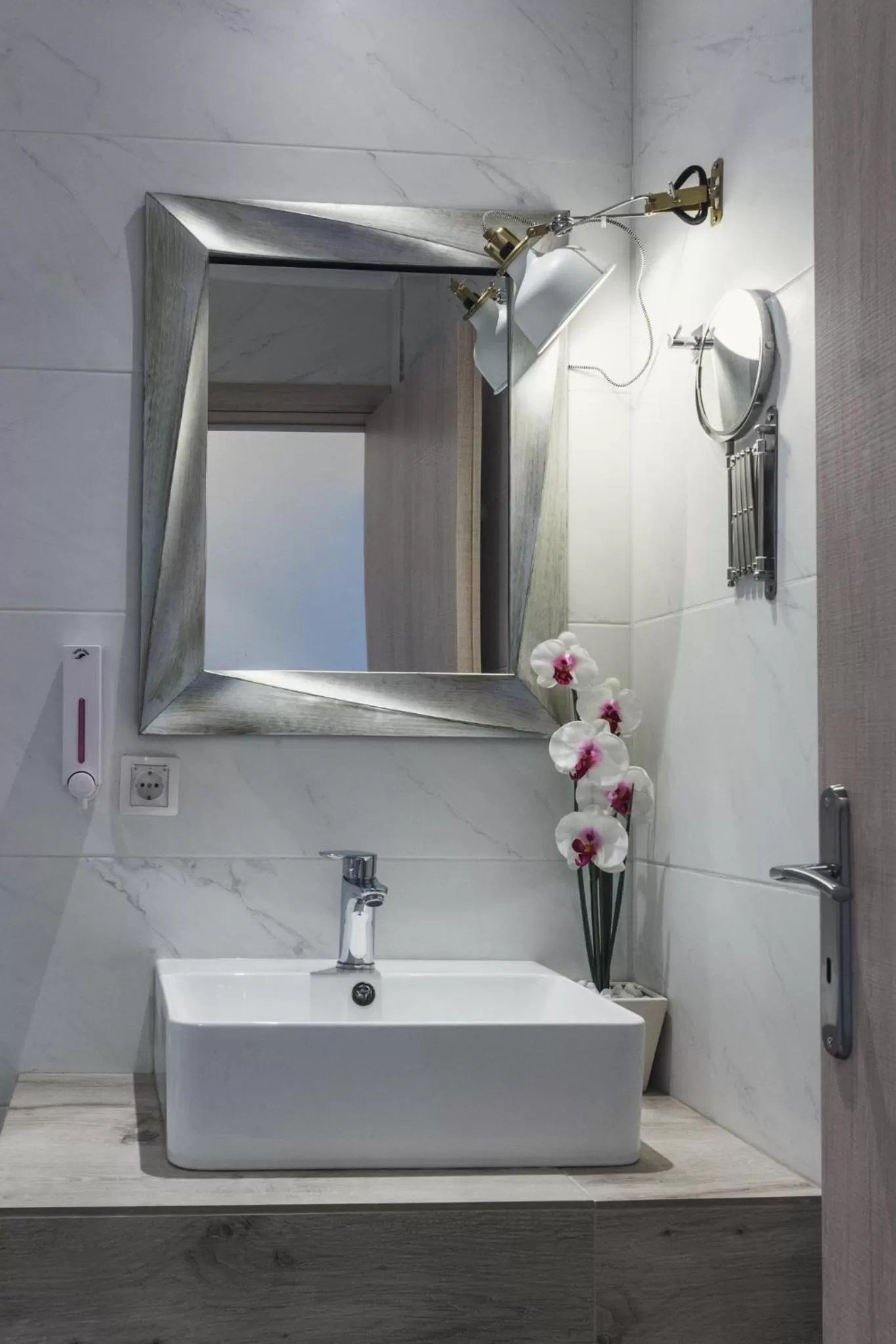 Shower in Dome Rooms Downtown