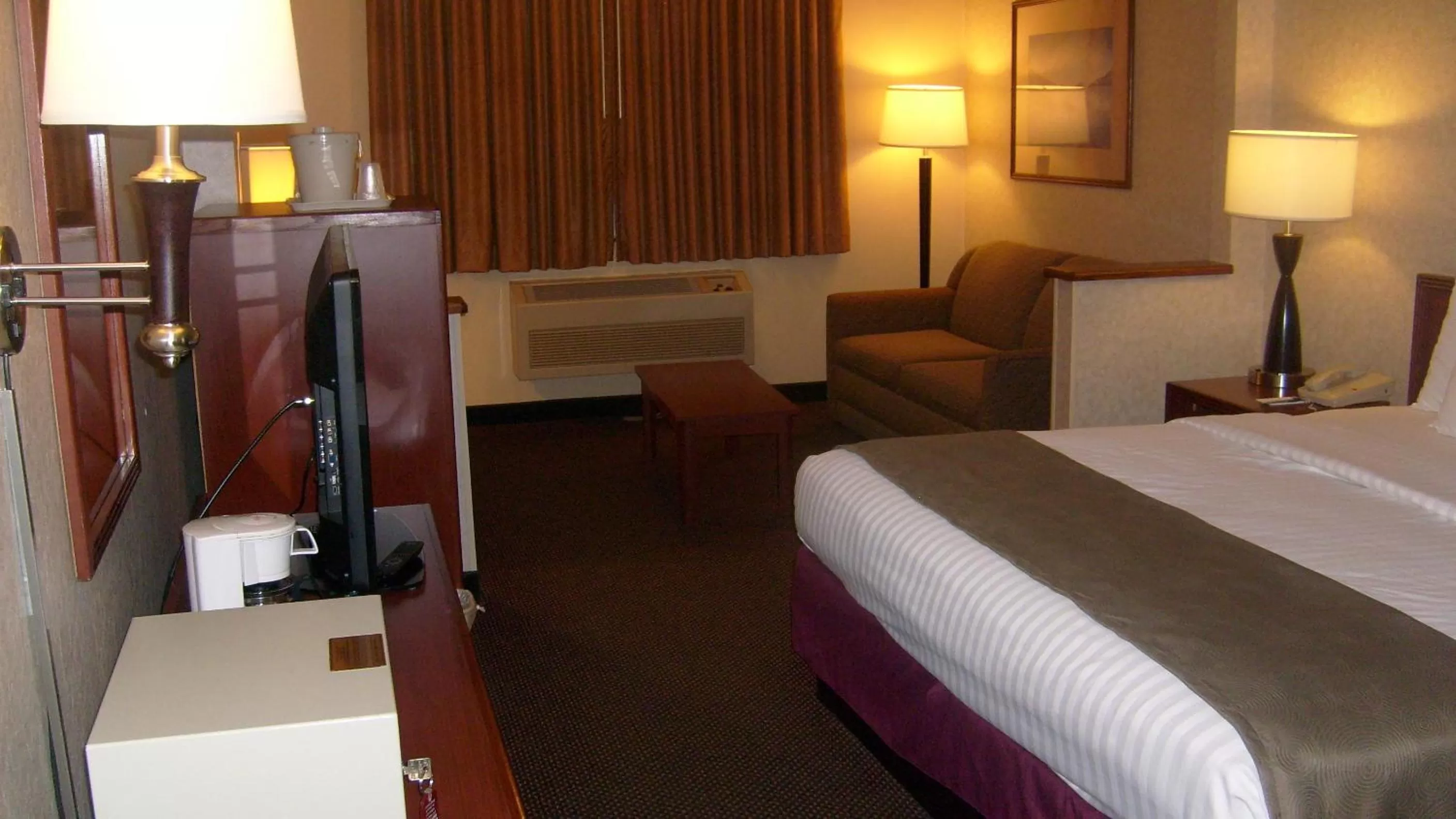 Photo of the whole room, Bed in Baymont by Wyndham Golden/Red Rocks