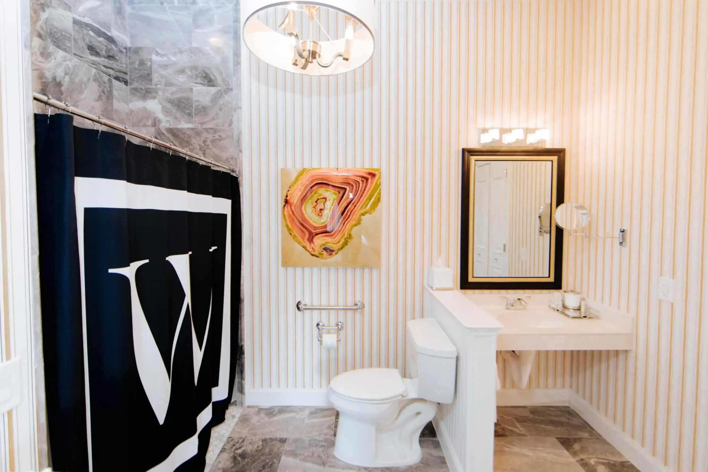 King Room - Disability Access in The William Boerne King Room - Disability Access in The William Boerne