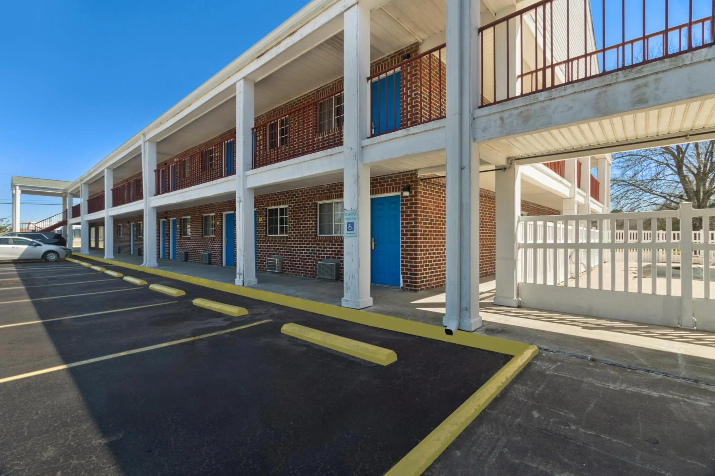 Property building in Americas Best Value Inn Edenton