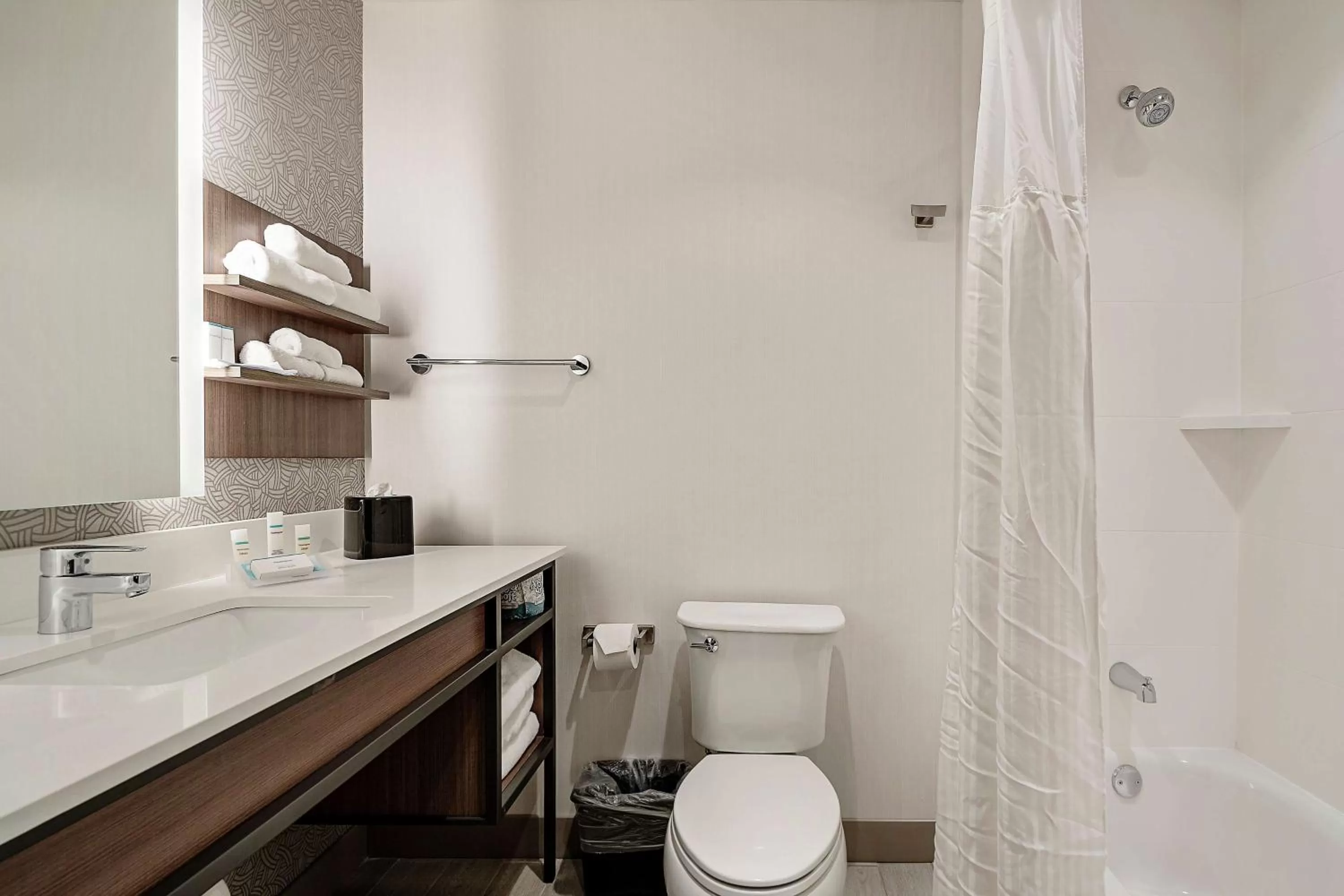 Bathroom in Hilton Garden Inn Edmond/Oklahoma City North