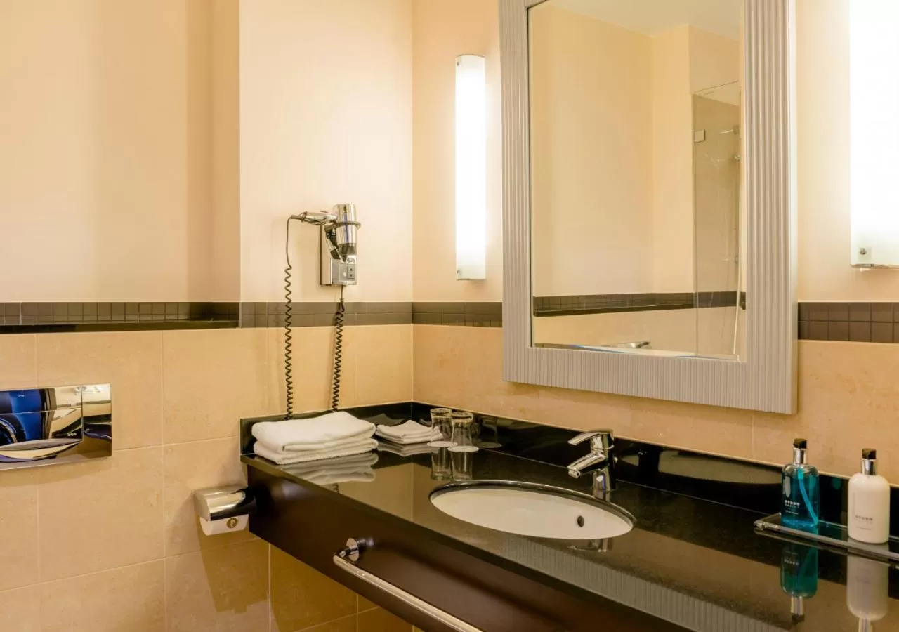 Bathroom in Hotel Polonia Palace