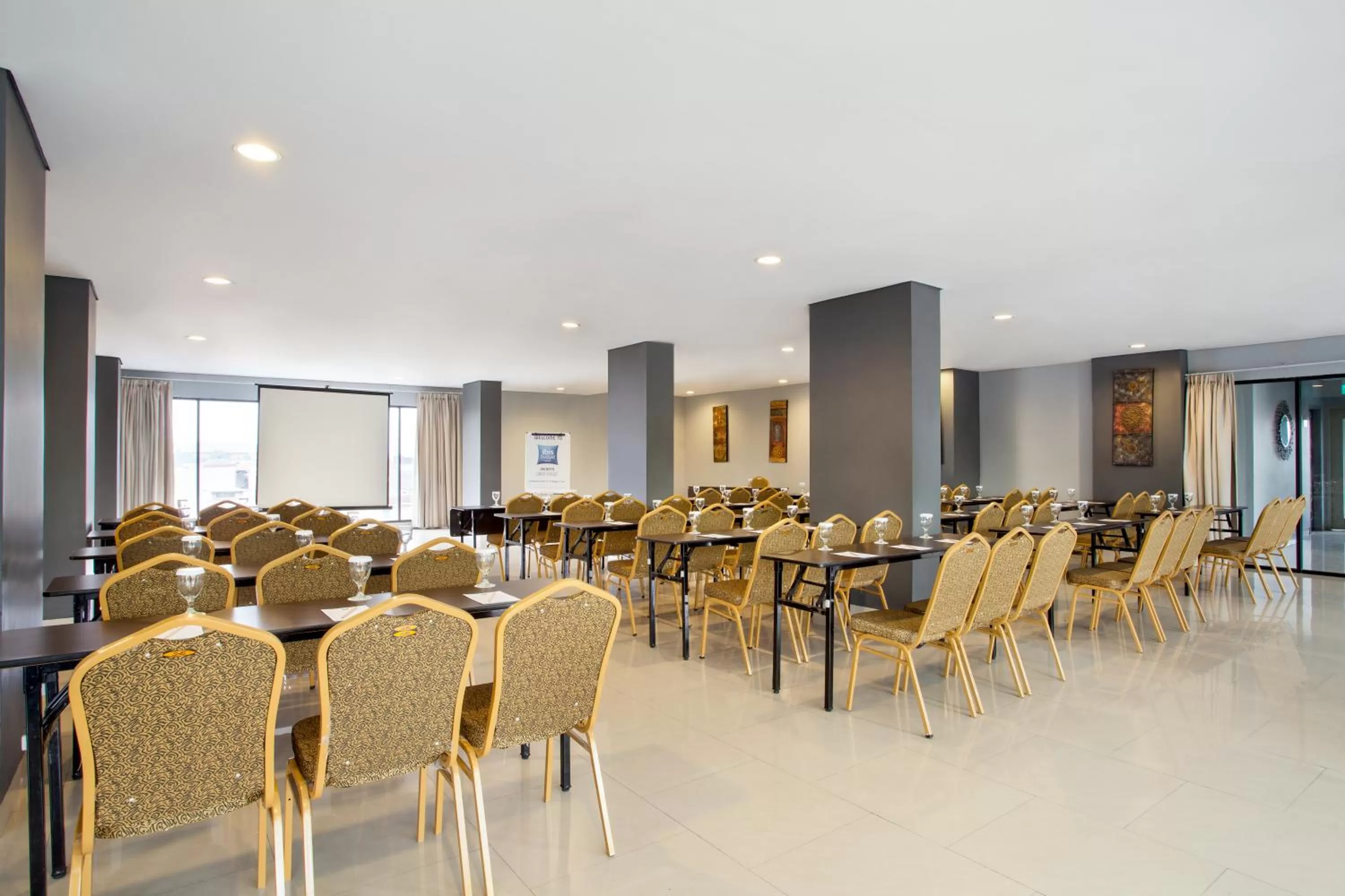 Business facilities in Ibis Budget Jakarta Daan Mogot