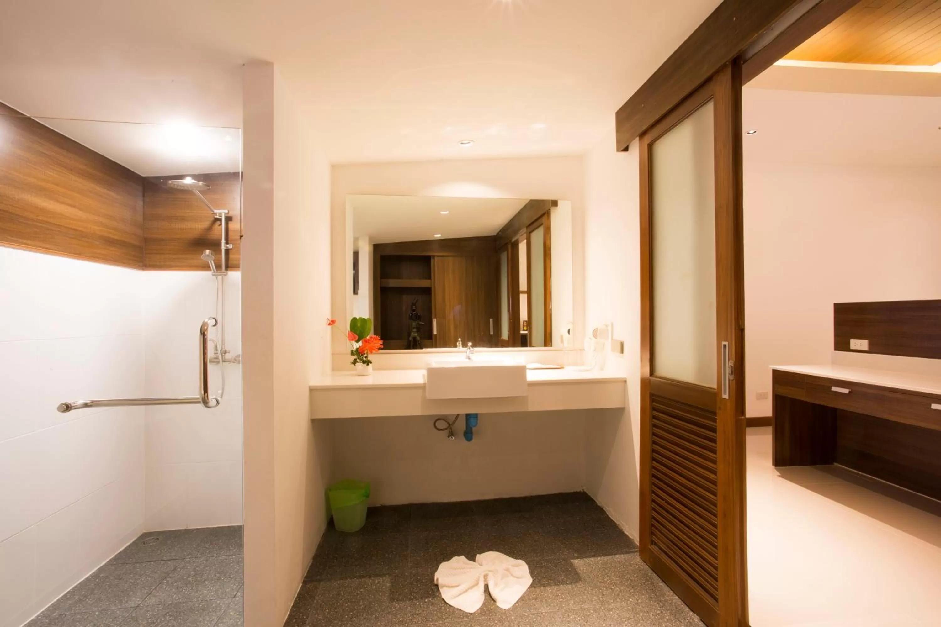 Bathroom in Rock and Tree House Resort