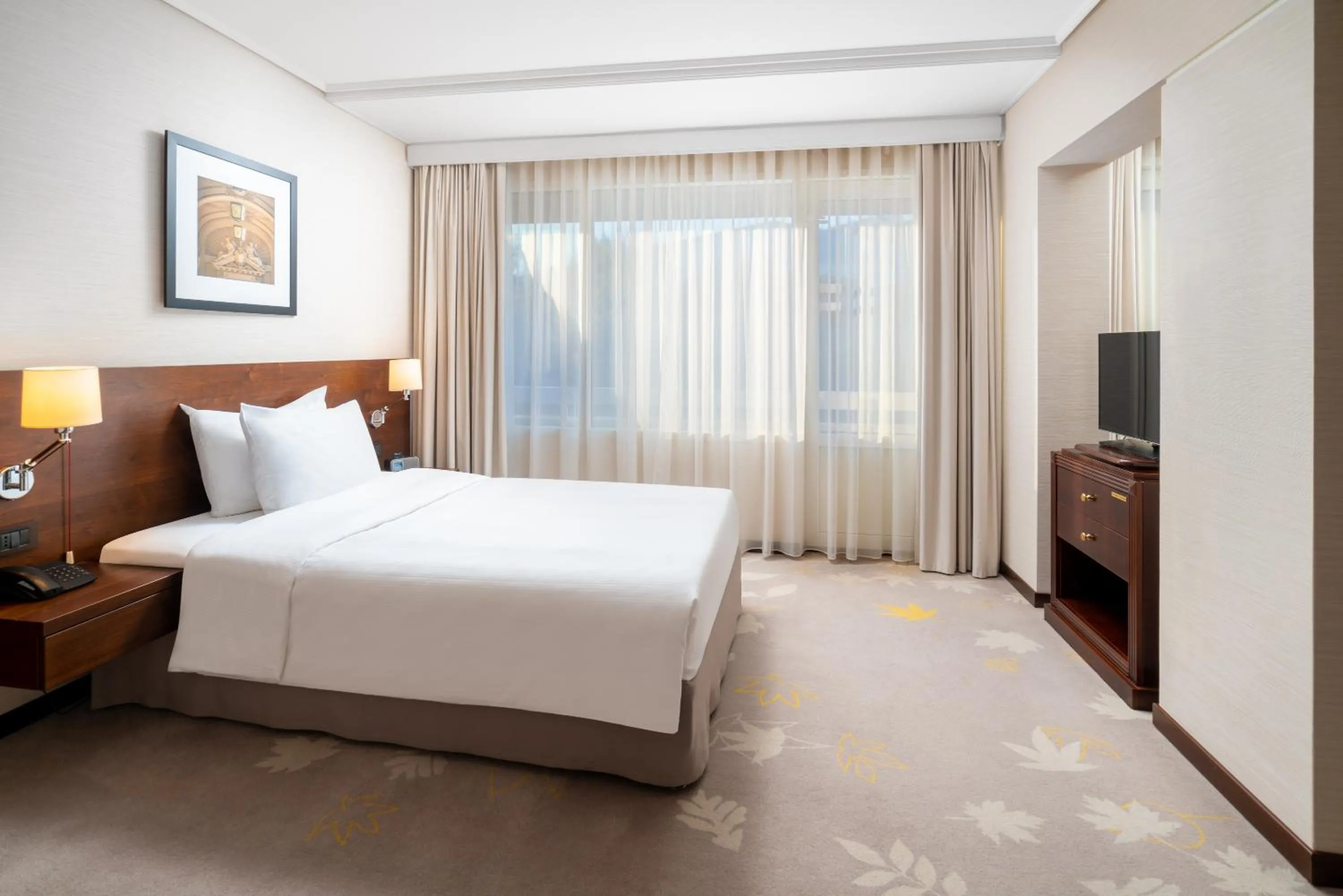 acessibility, Bed in Crowne Plaza Bucharest by IHG