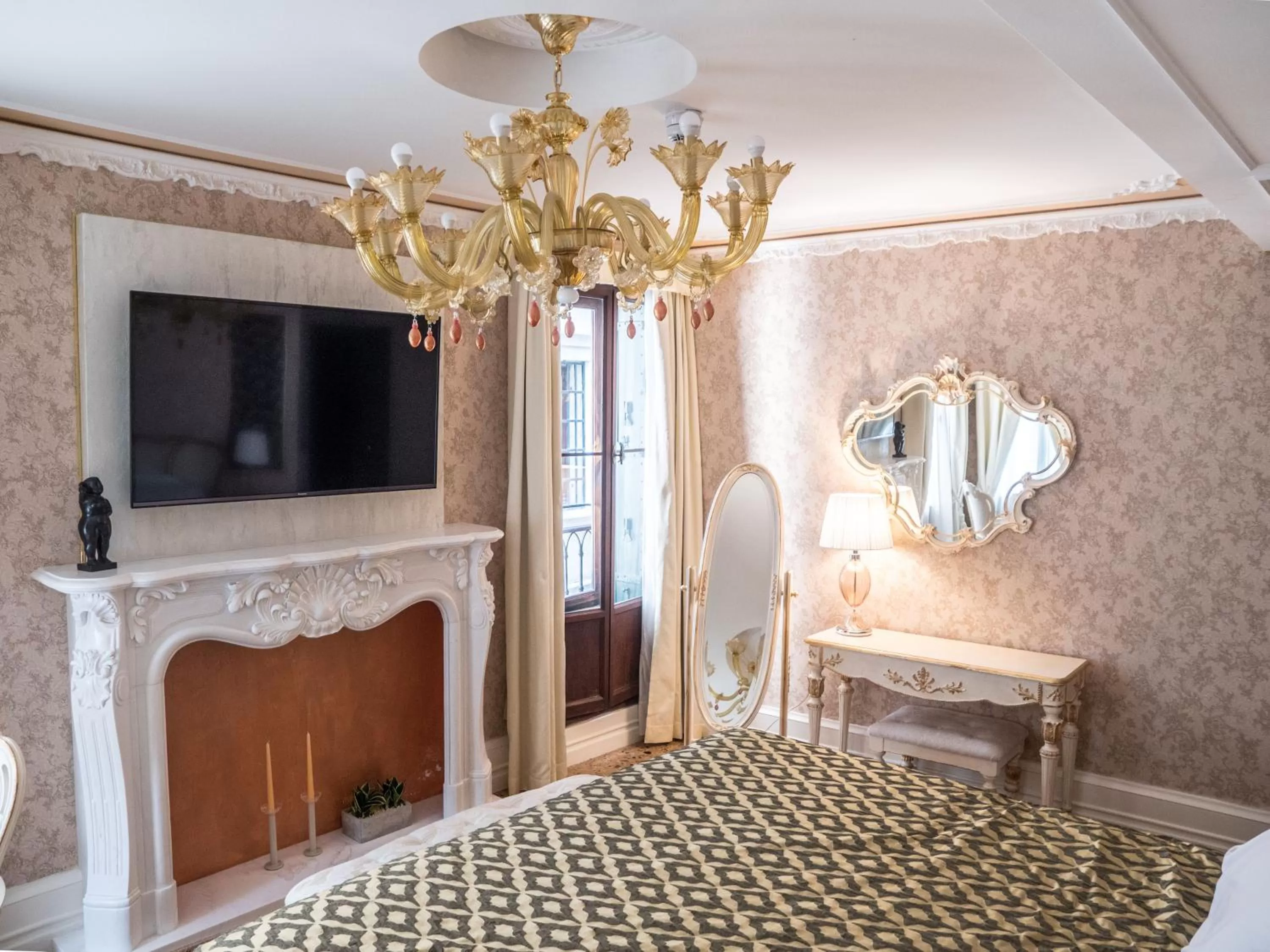 Bed in EGO' Boutique Hotel - The Silk Road