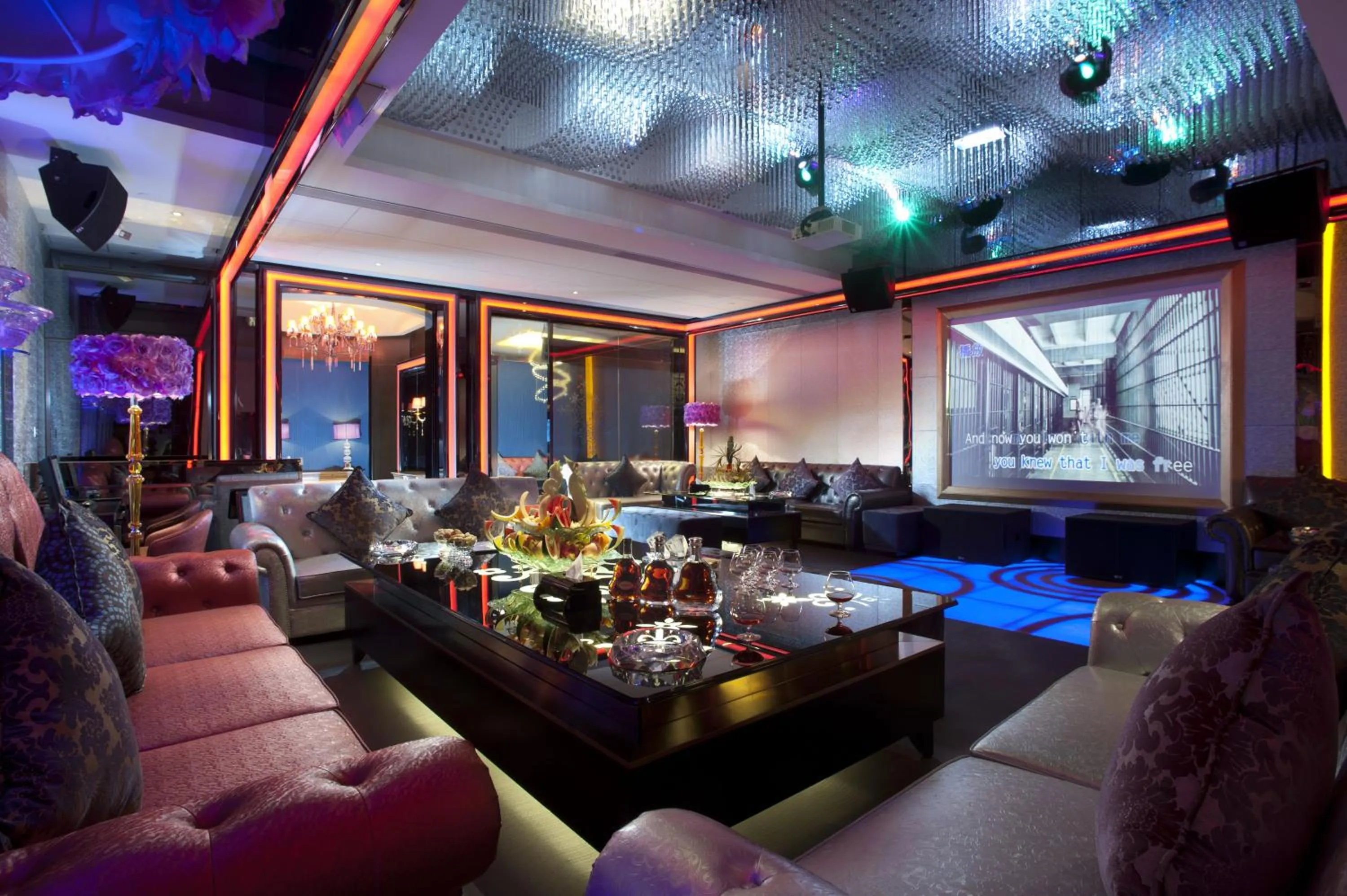 Lounge or bar in Crowne Plaza Huizhou by IHG