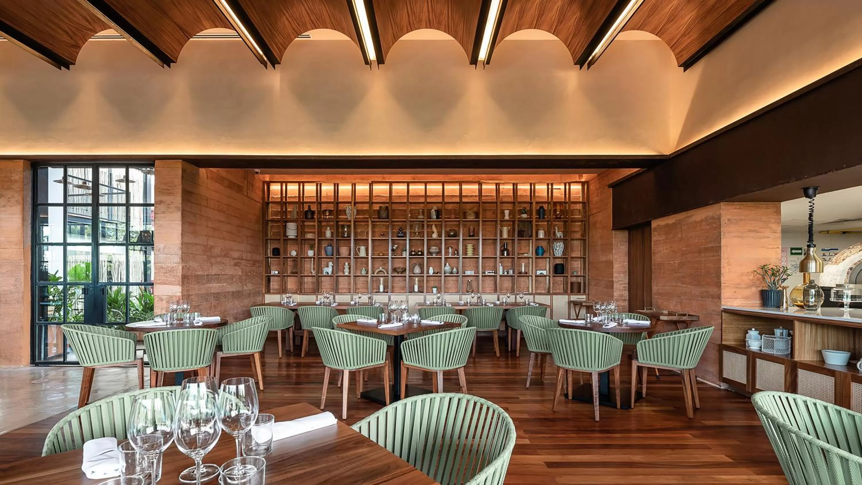 Restaurant/places to eat in Wayam Mundo Imperial