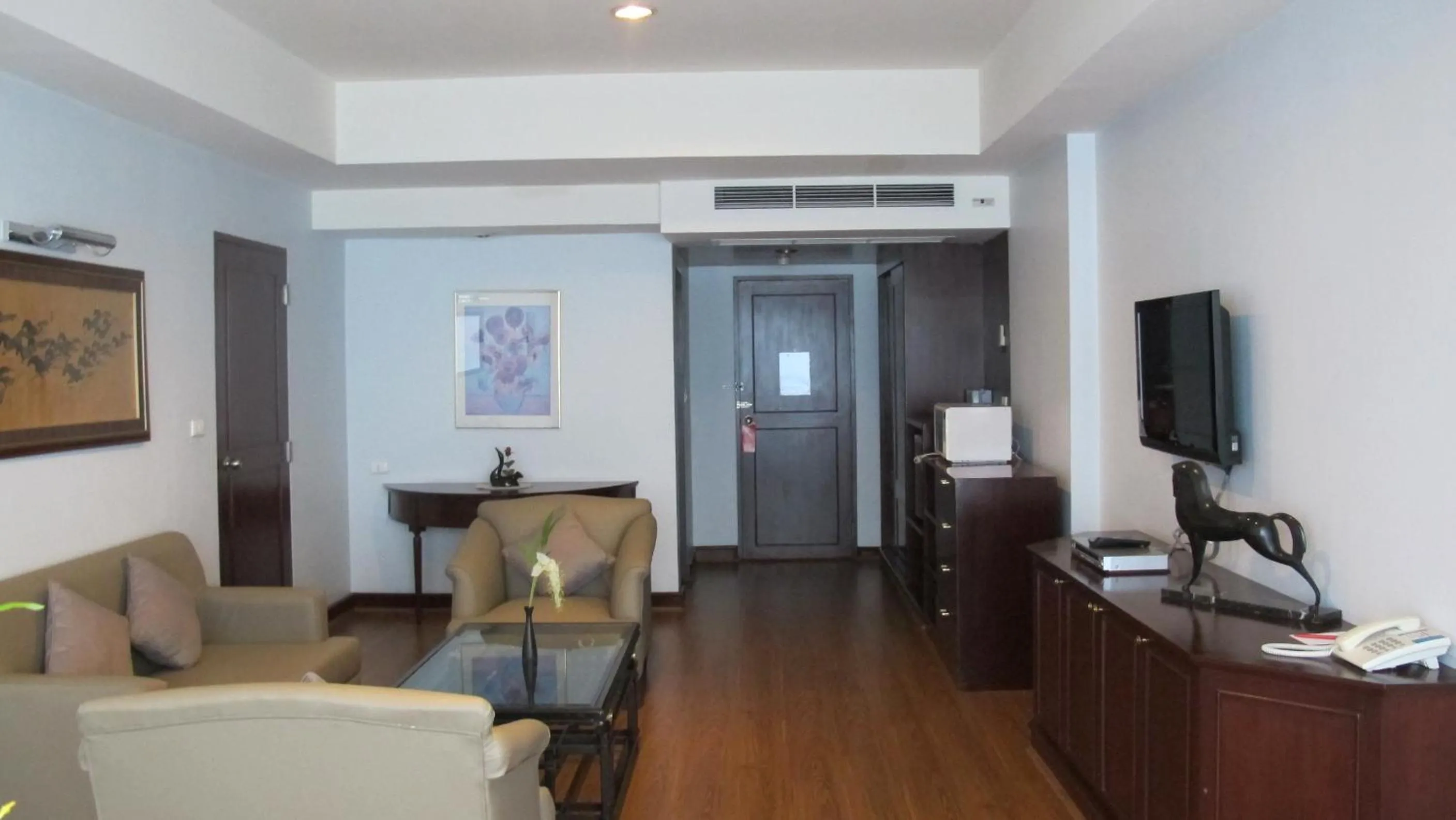 TV and multimedia in Tai Pan Hotel