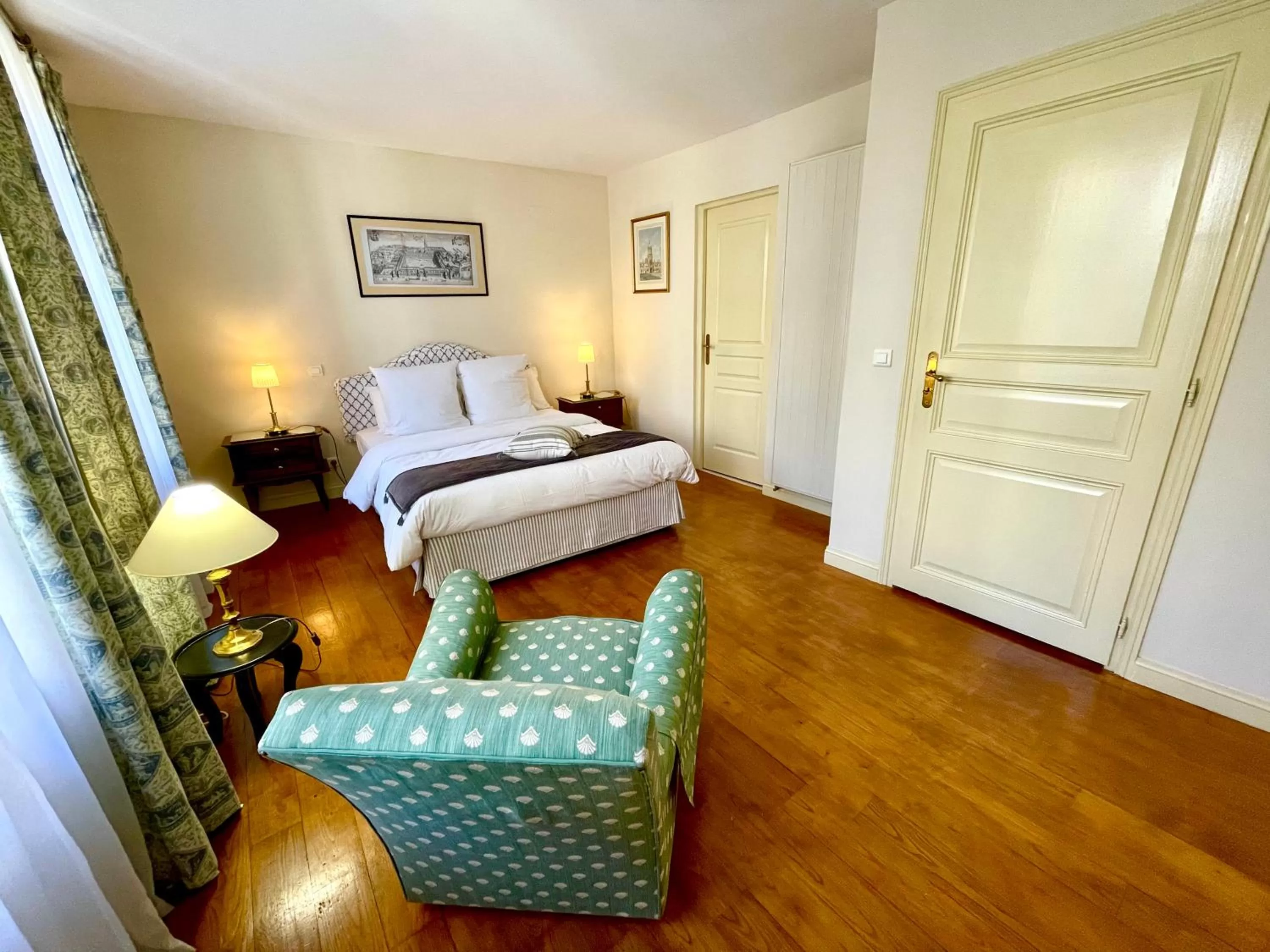 Bed in Le Logis Plantagenêt