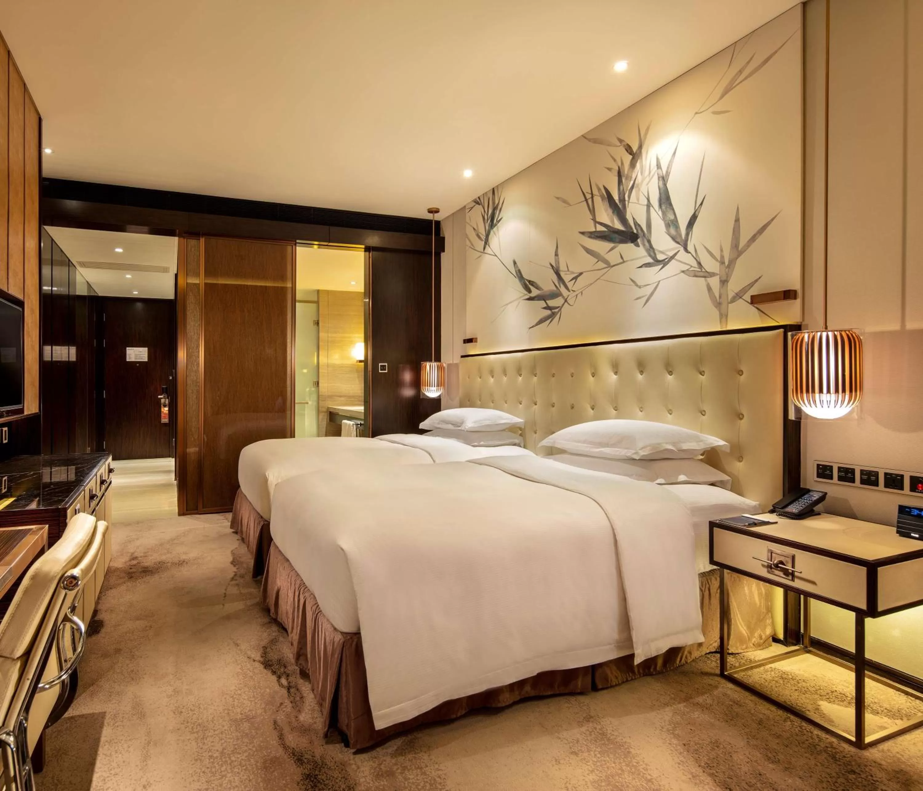Bathroom, Bed in Hilton Shenzhen Futian