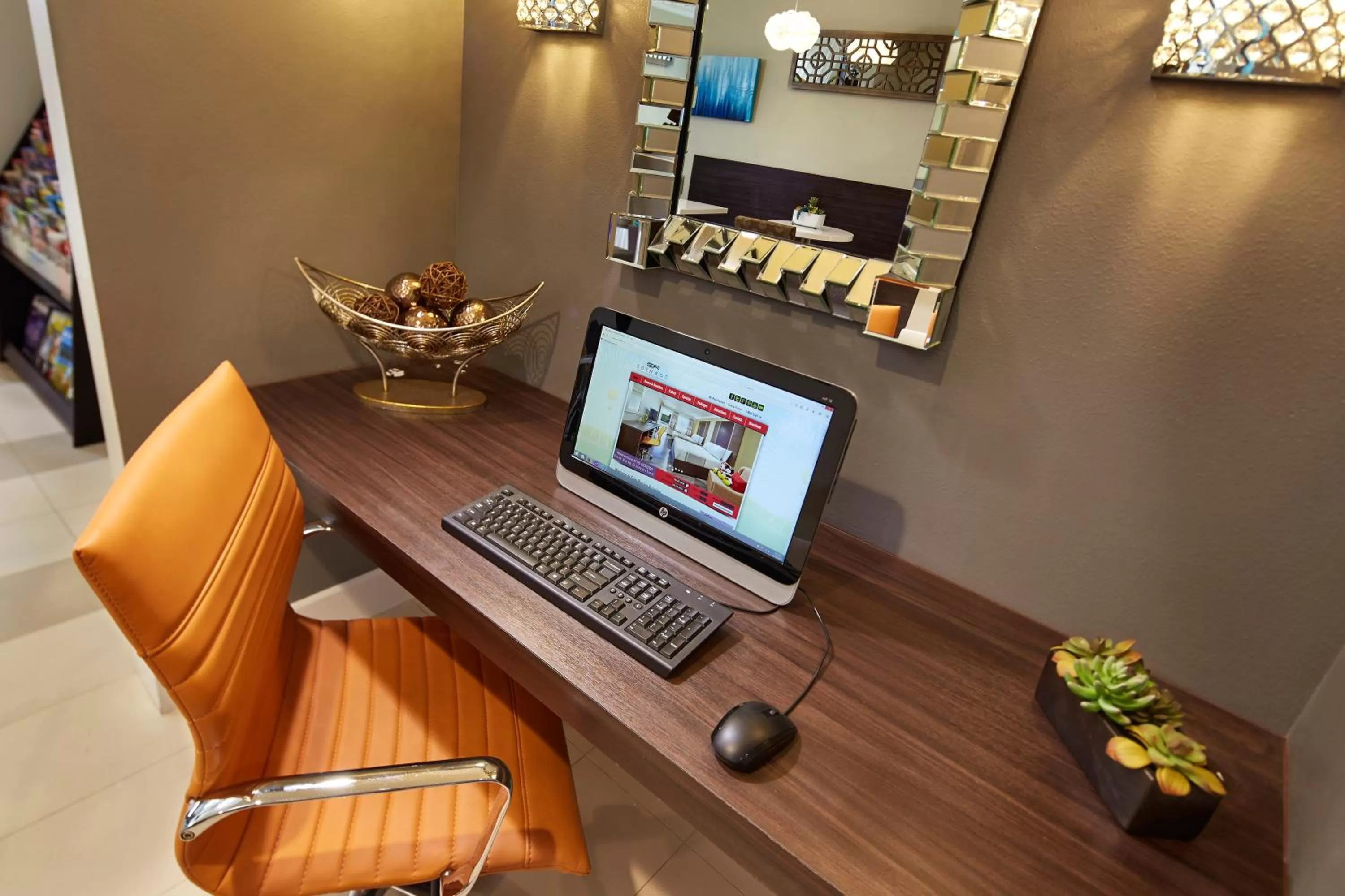 Business facilities in Eden Roc Inn & Suites near the Maingate