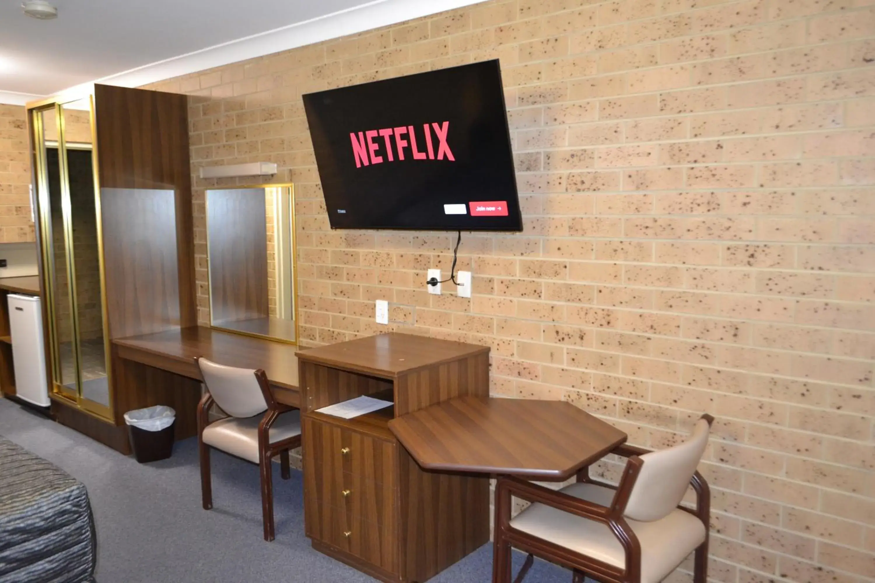 Executive Queen Room in Tamworth Motor Inn & Cabins Executive Queen Room in Tamworth Motor Inn & Cabins