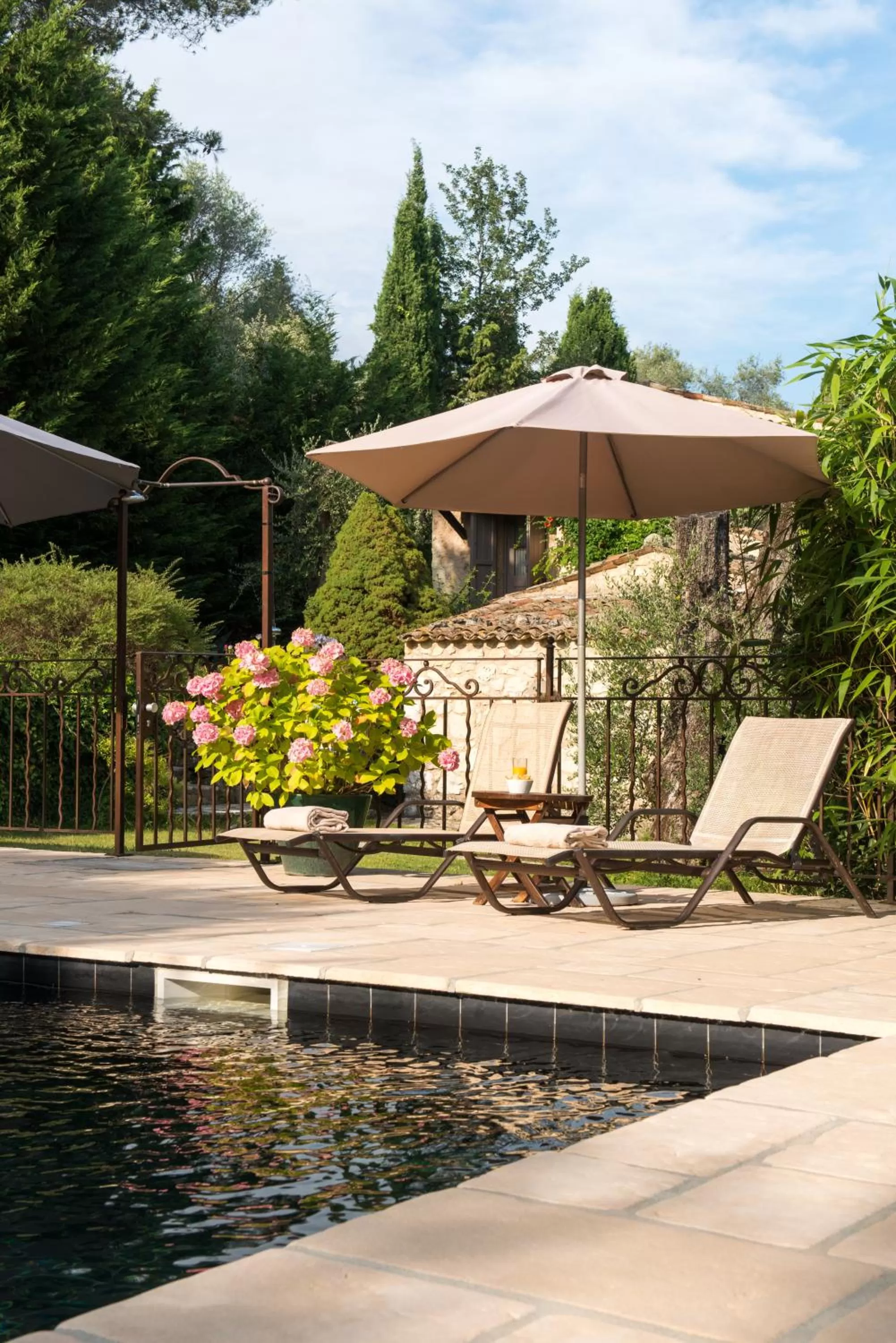 Patio in Hôtel du Clos