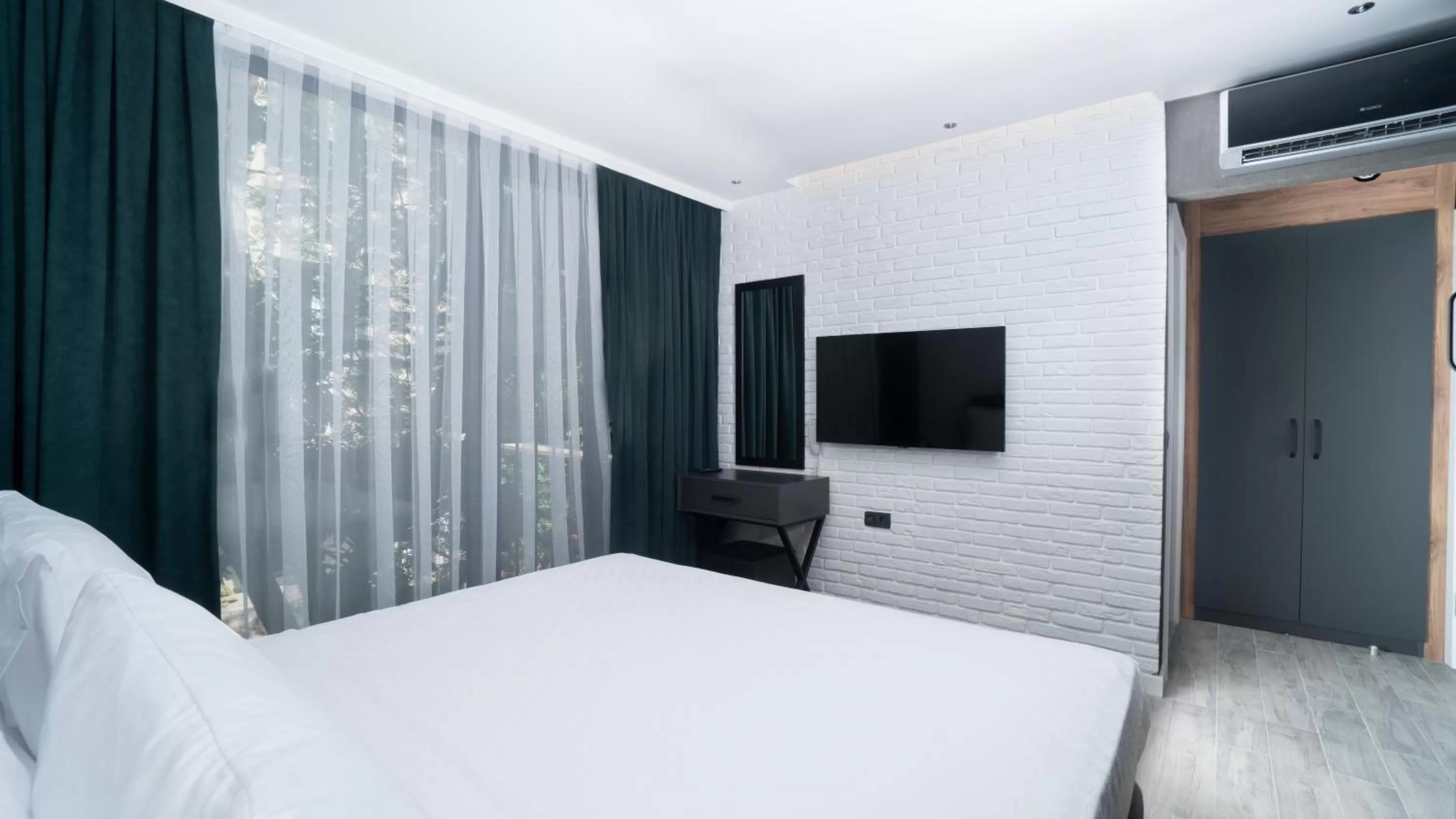 Photo of the whole room, Bed in Estera Hotel Silent