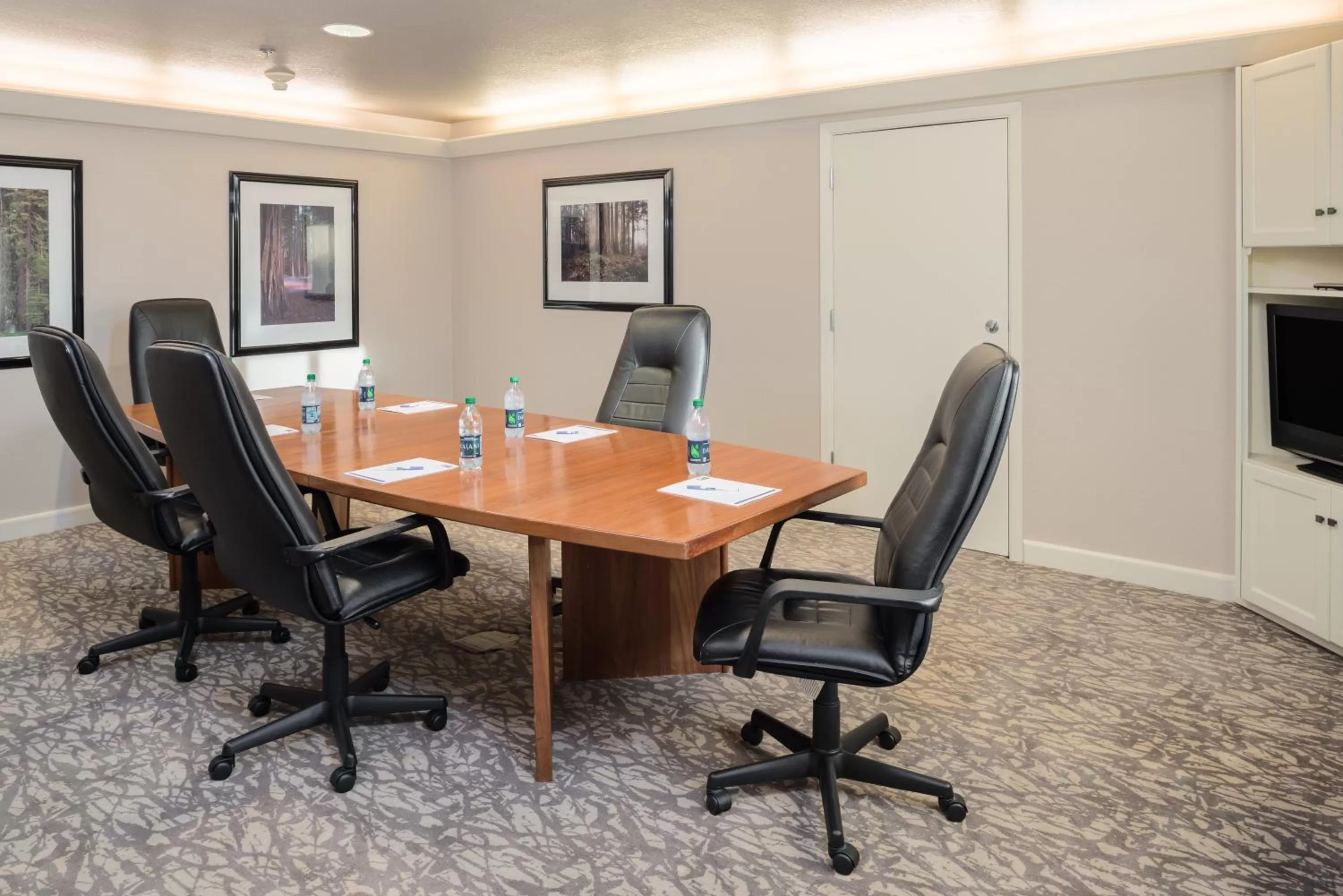Meeting/conference room in Holiday Inn Express Hotel & Suites Arcata/Eureka-Airport Area by IHG