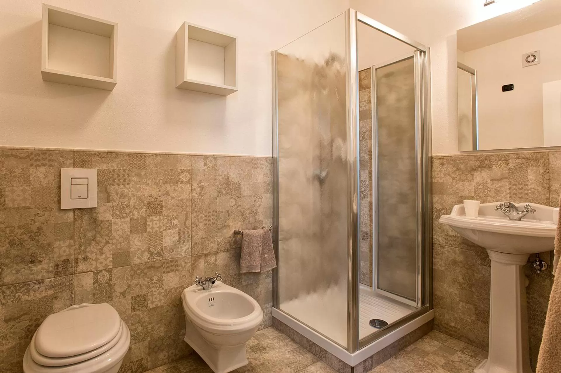 Shower in Villa Malvasio Pool and Jacuzzi Room Sassari