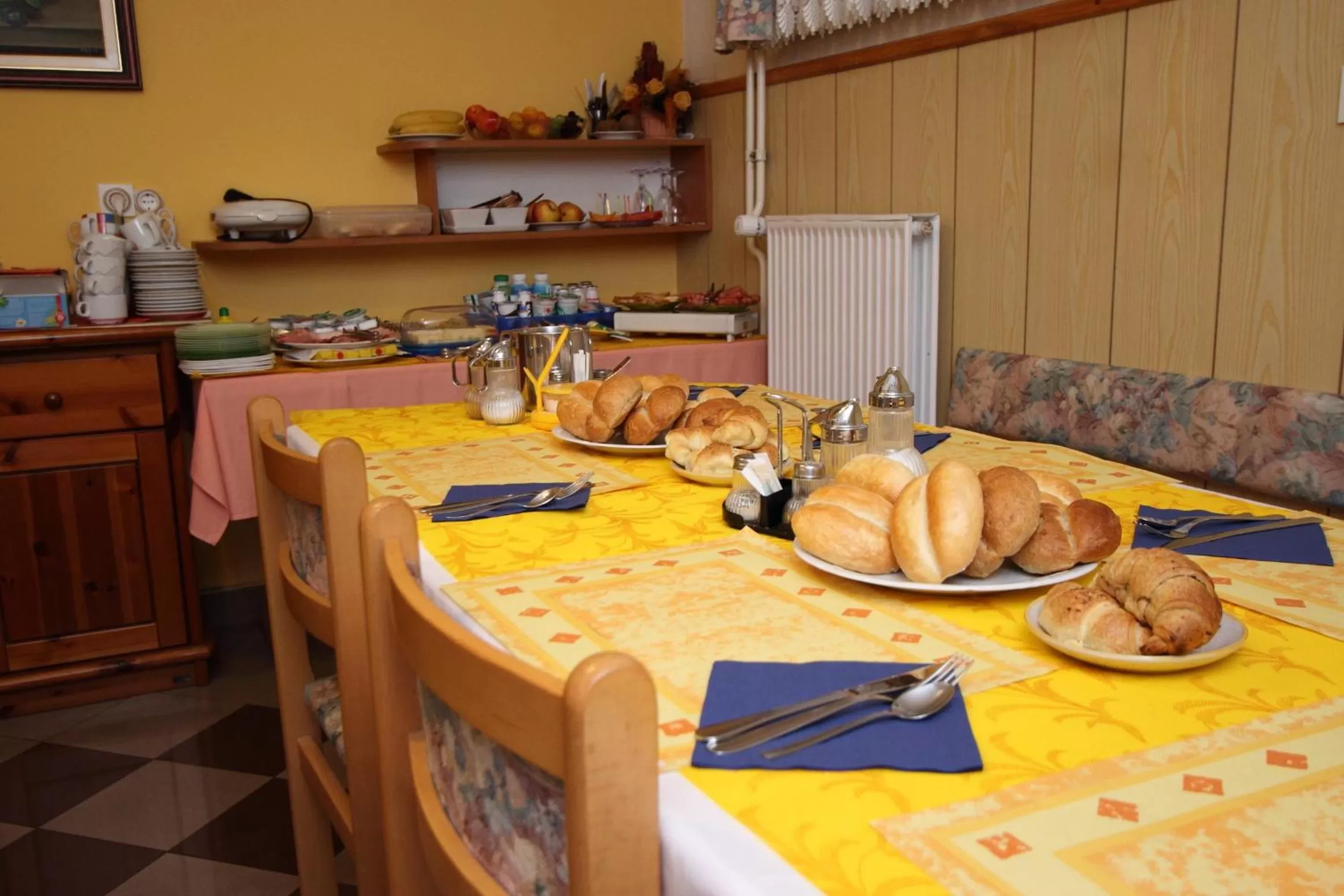 Restaurant/places to eat in Rooms & Apartments Jana