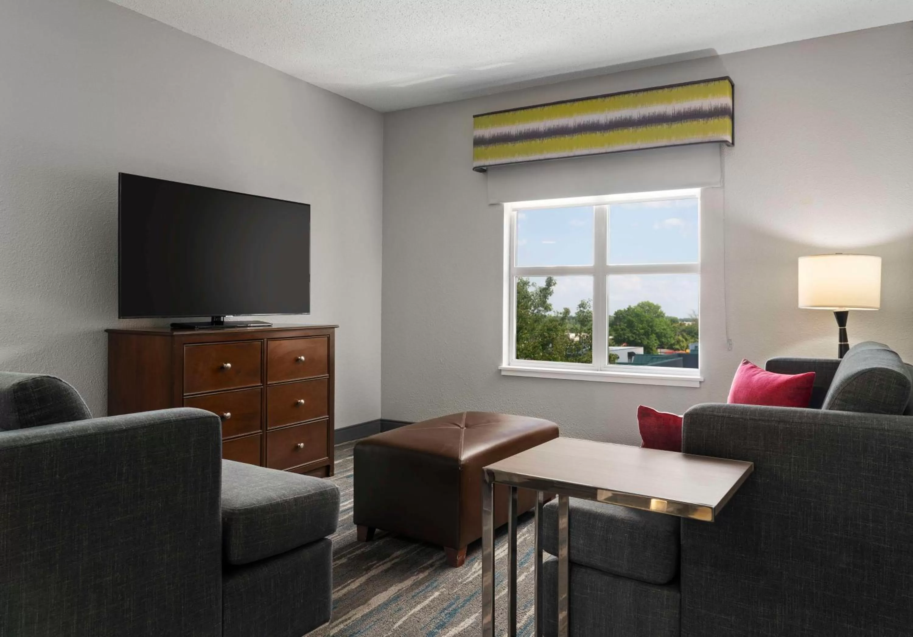 Living room in Hampton Inn & Suites Newport News-Airport - Oyster Point Area