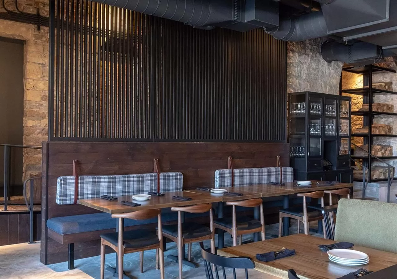 Restaurant/places to eat in Lora