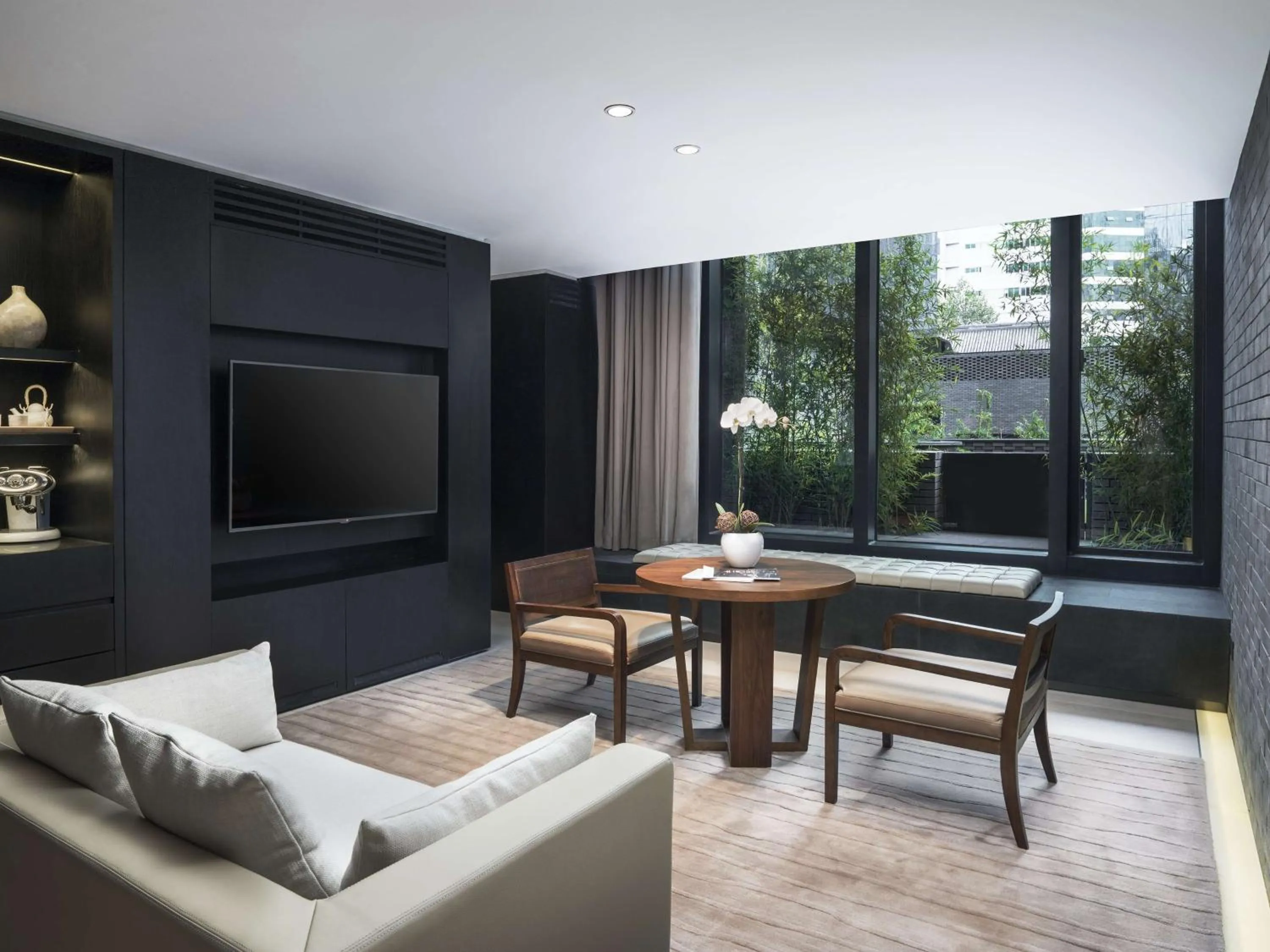 Photo of the whole room in Upper House Chengdu