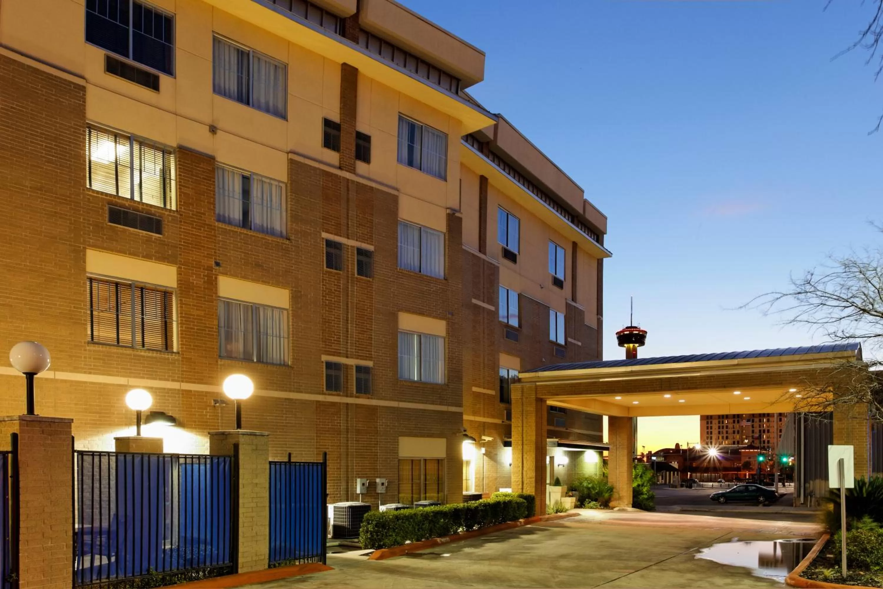 Property building in Holiday Inn Express Hotel & Suites San Antonio - Rivercenter Area by IHG