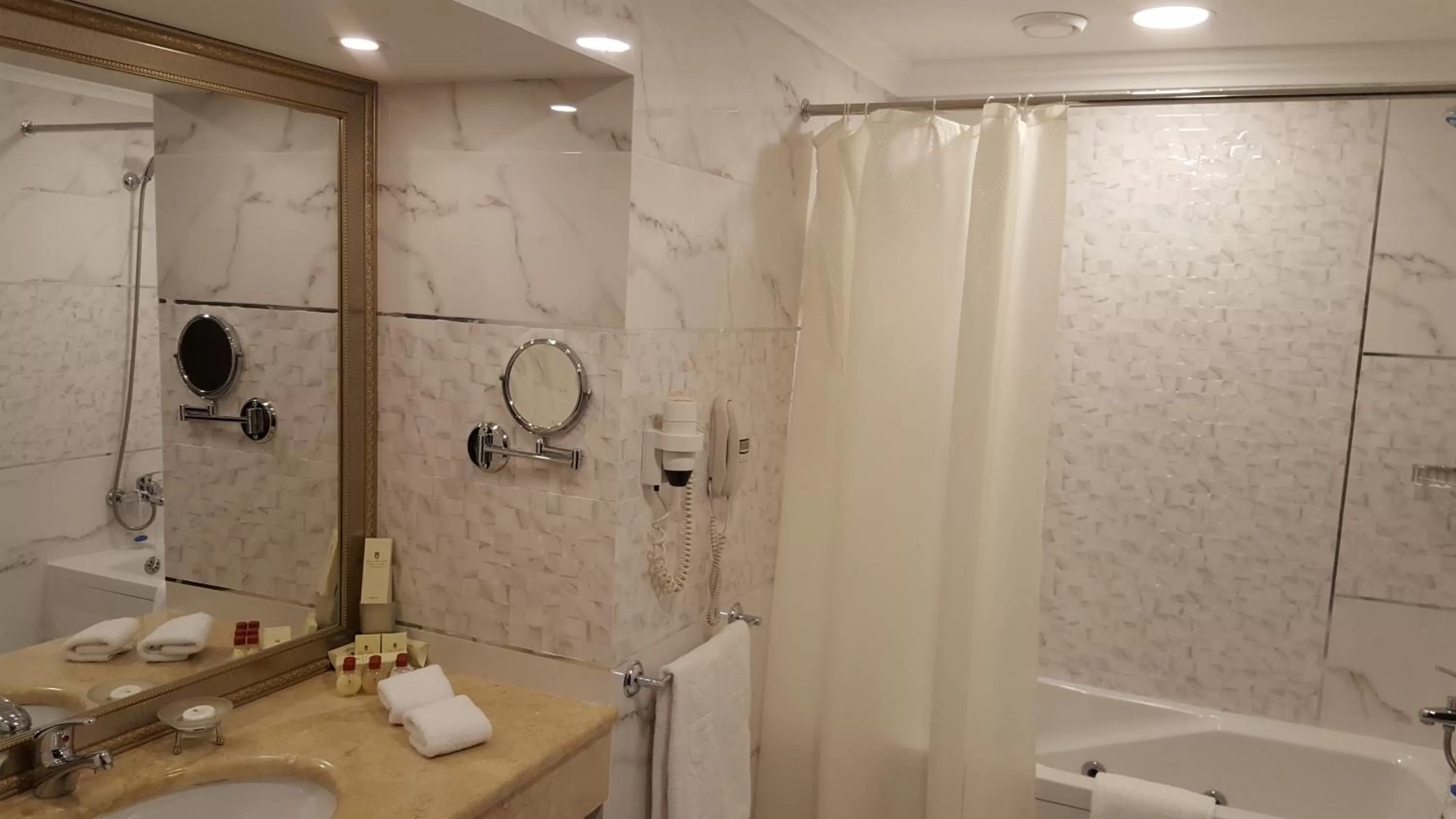 Toilet in Grand Mir Hotel