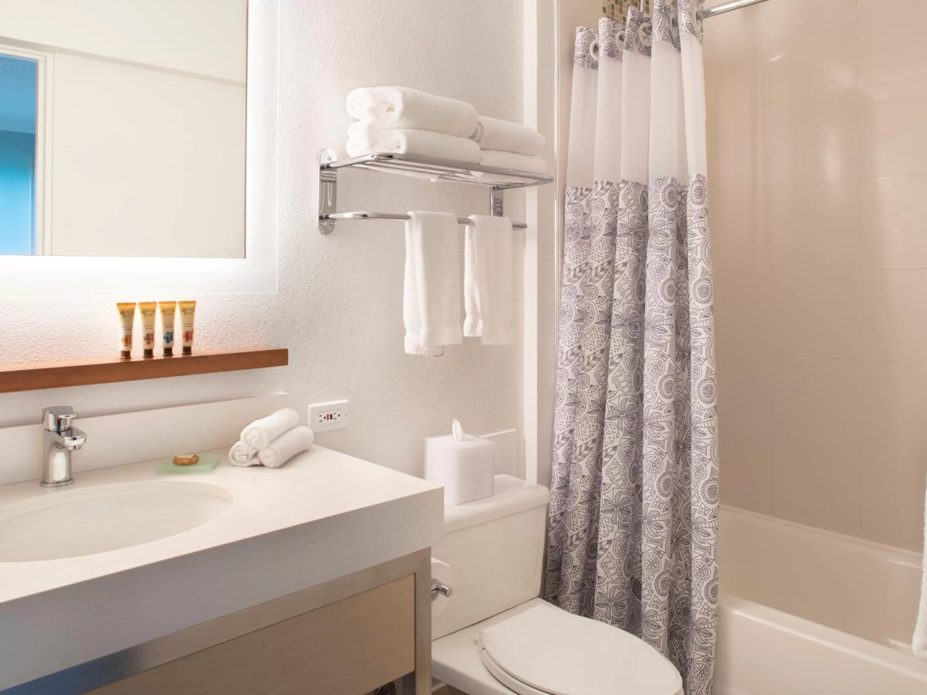 Bathroom in Queen Kapiolani Hotel