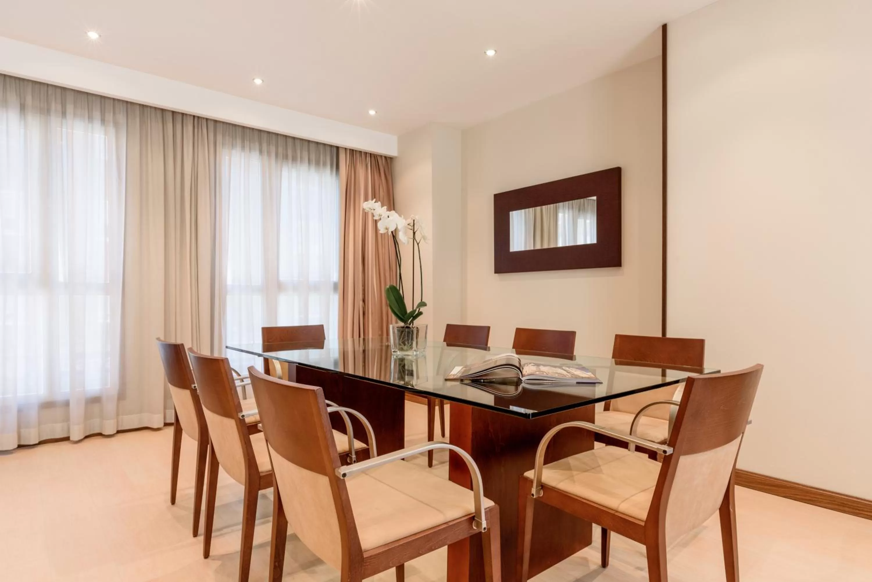 Business facilities in Exe León