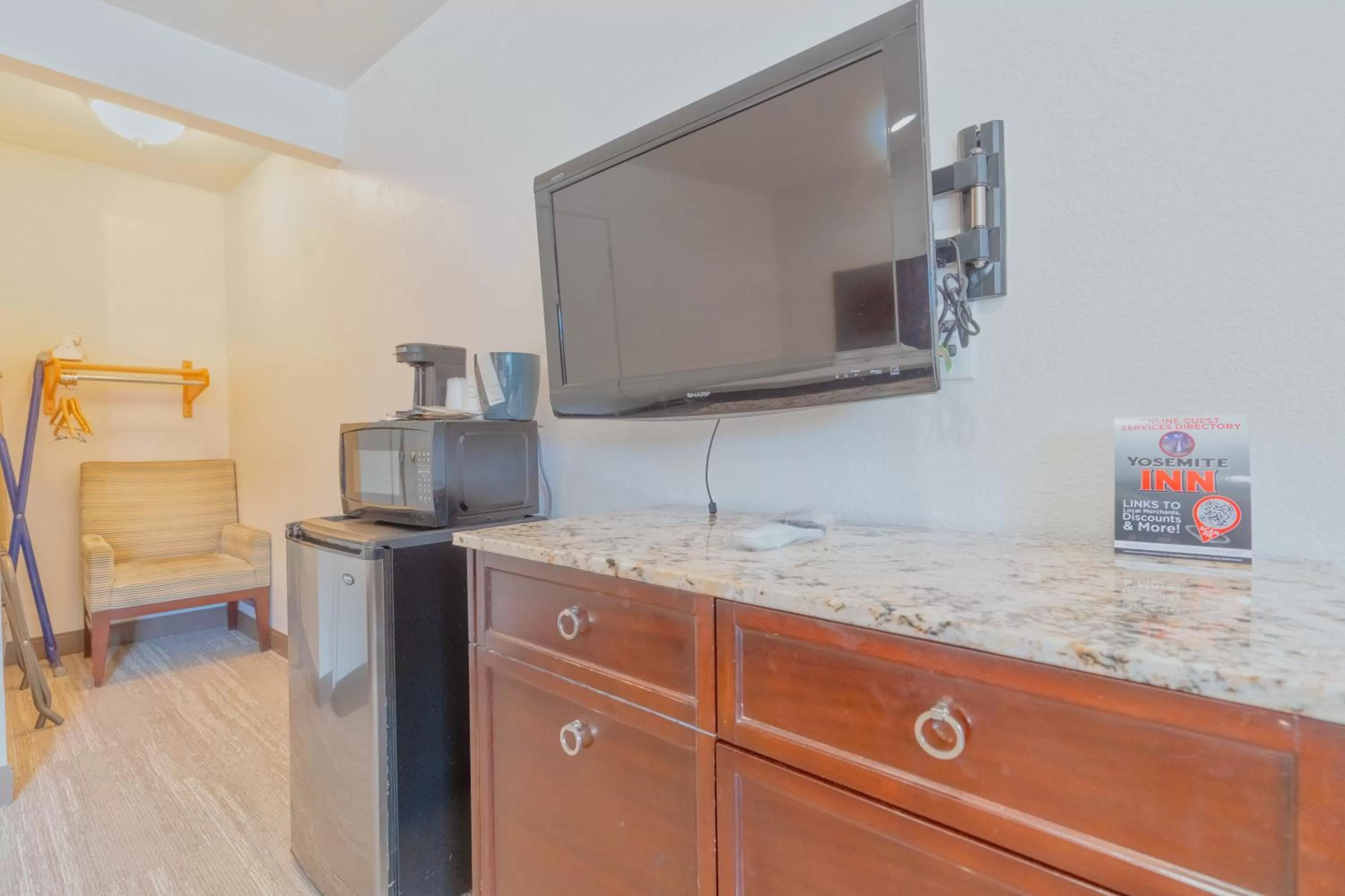 TV and multimedia in The Yosemite Inn