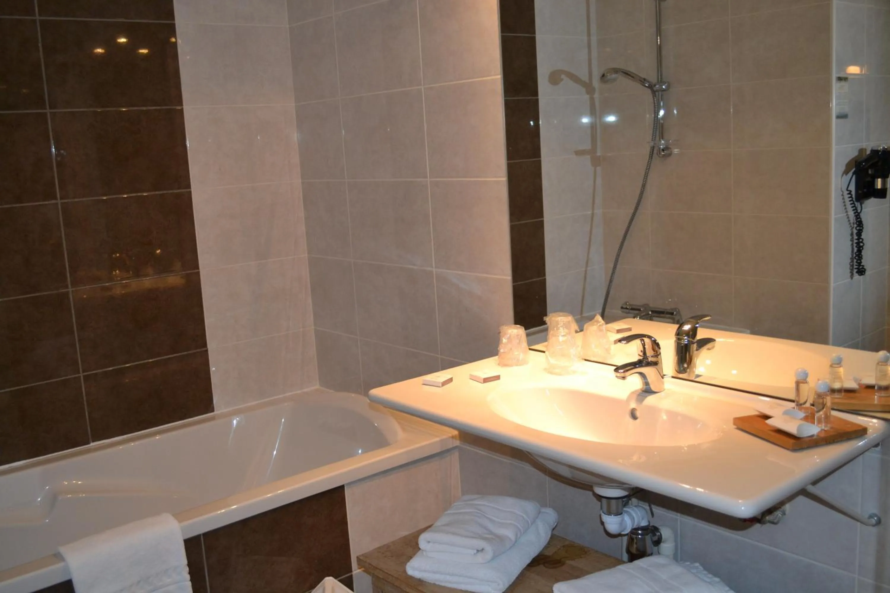 Bathroom in Almoria Hôtel & SPA