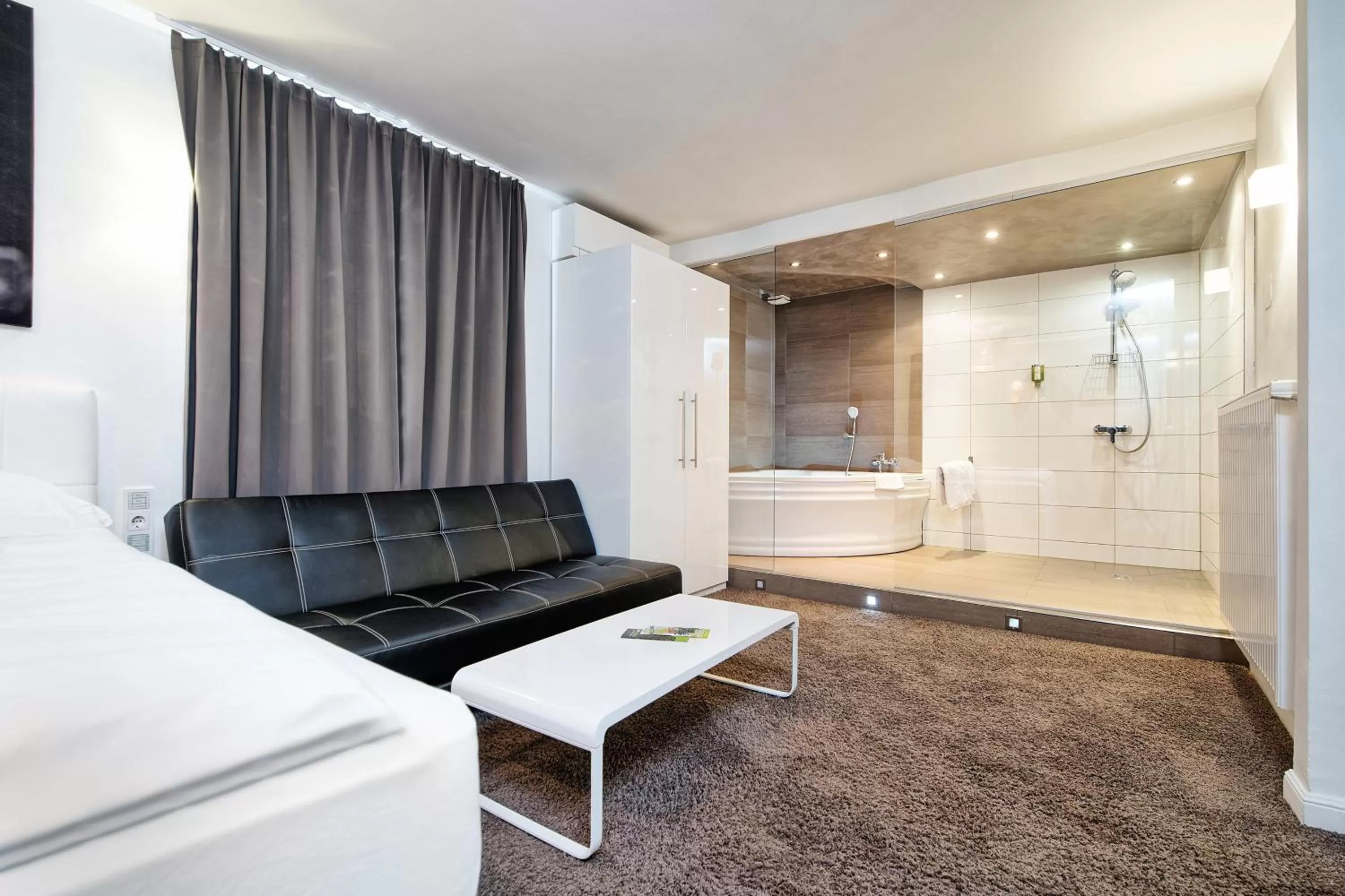 Hot Tub, Seating Area in Hotel 24 Checkin Velden