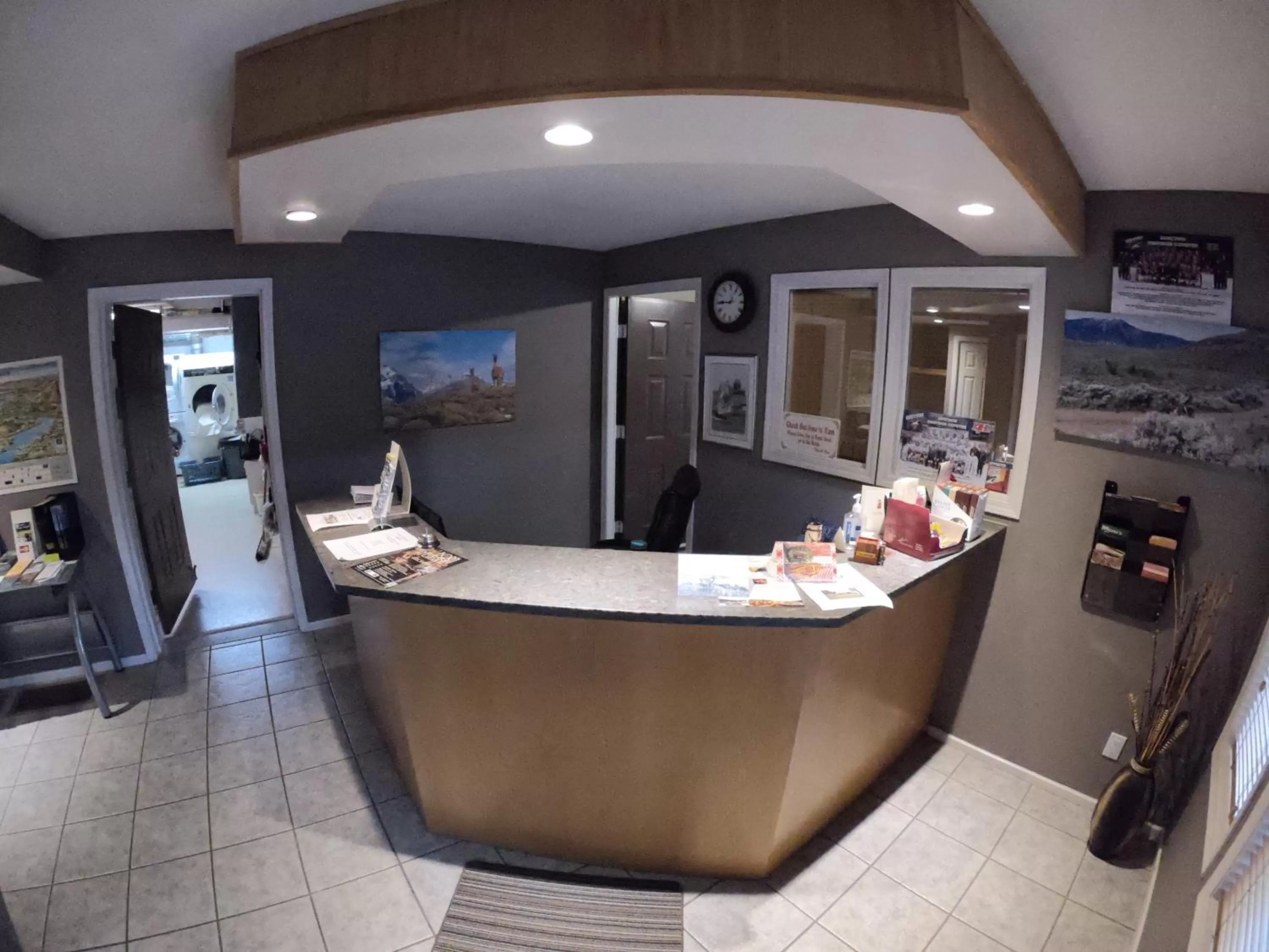 Lobby or reception in Avalon Inn