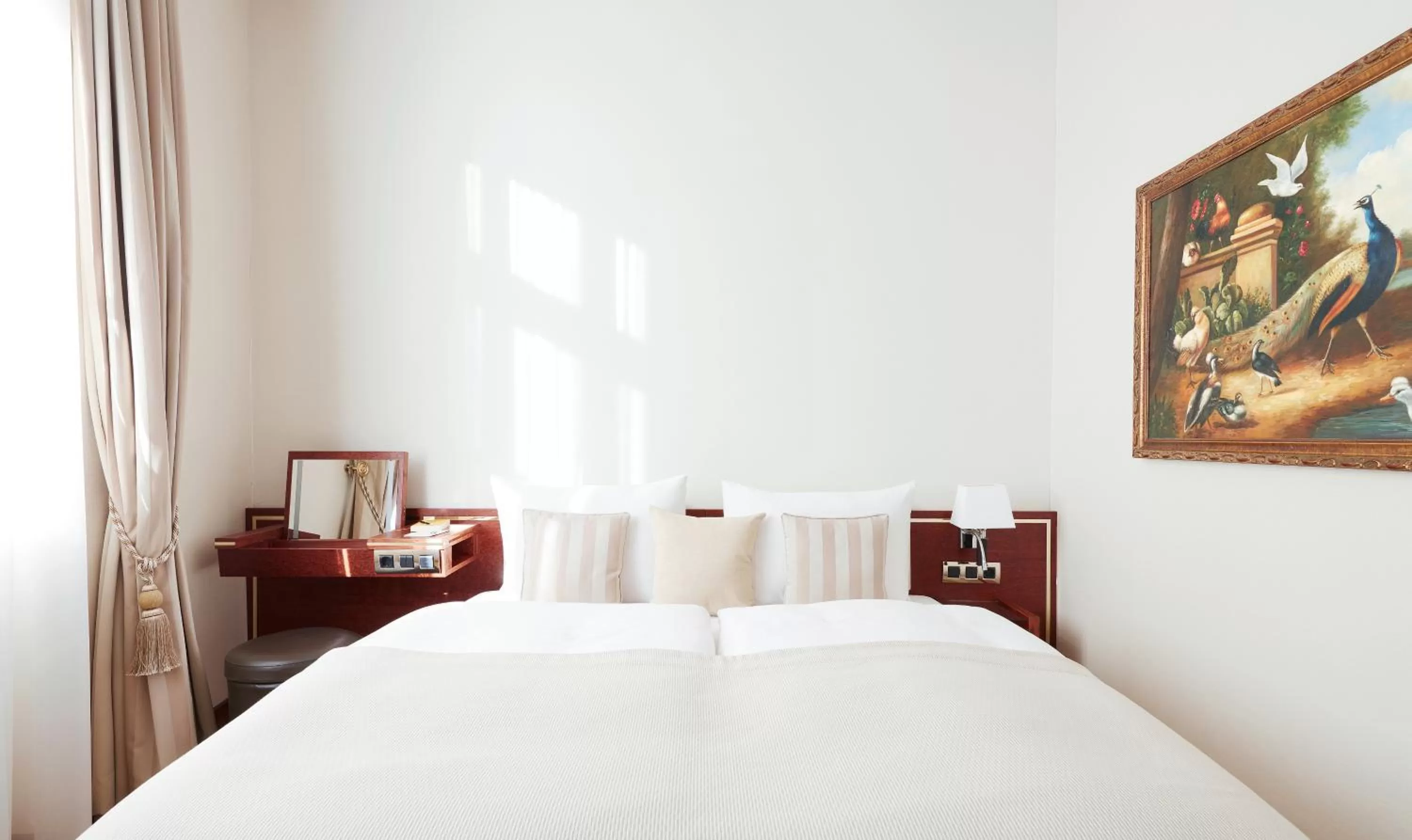 Photo of the whole room, Bed in Living Hotel De Medici