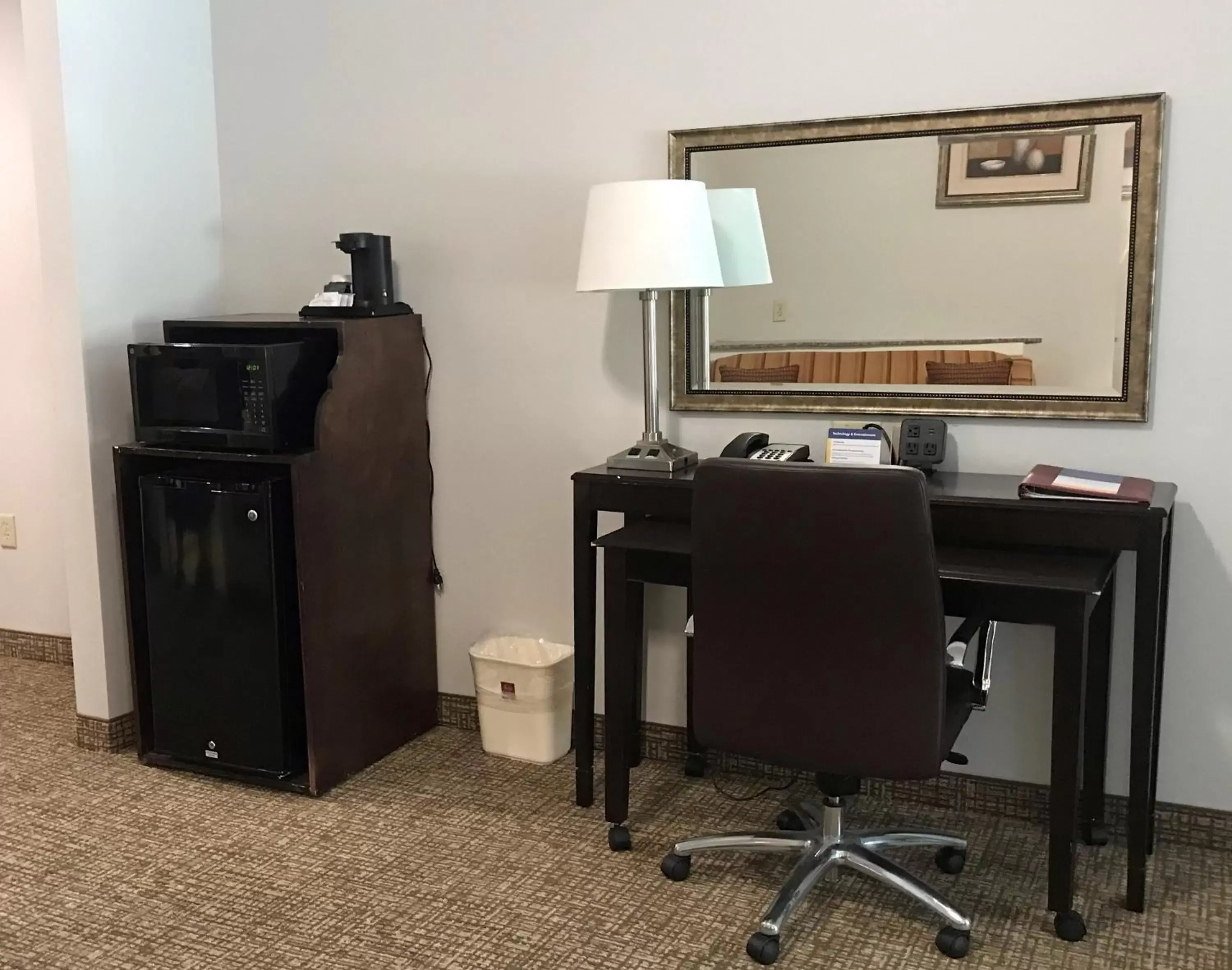 Superior King Suite - Non-Smoking in Comfort Suites Superior King Suite - Non-Smoking in Comfort Suites