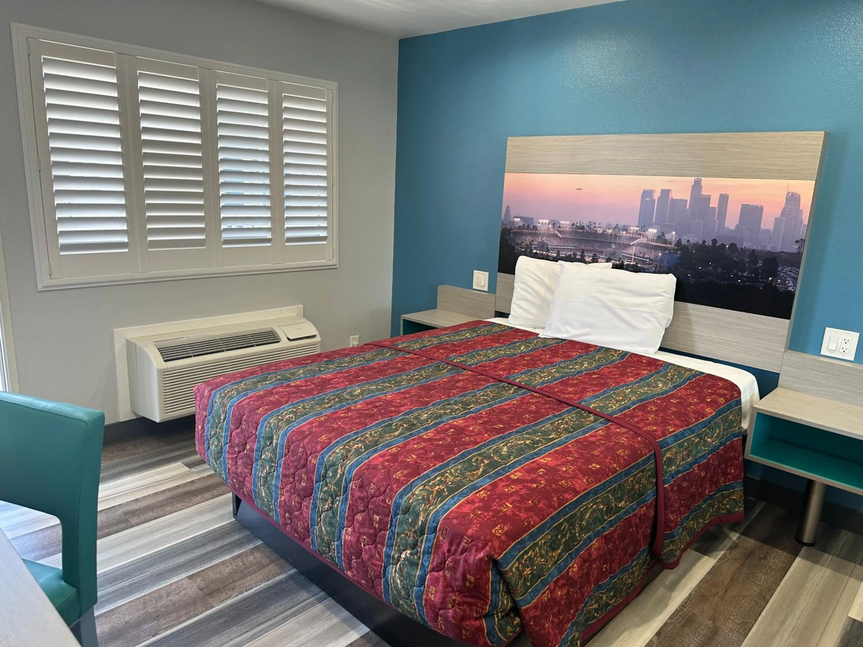 Bed in Sahara Inn - Los Angeles